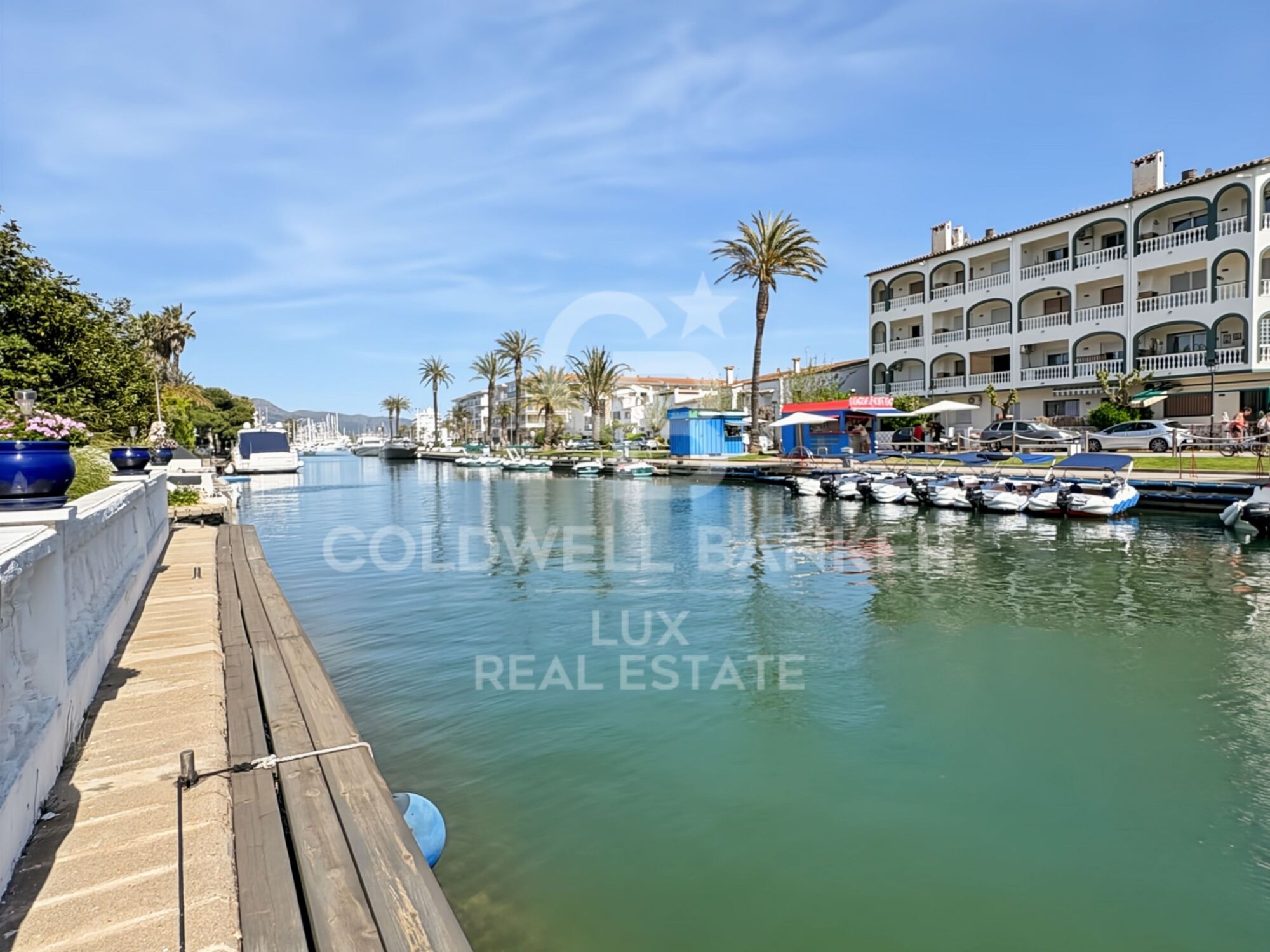 Villa vor den Brücken mit 30 m Liegeplatz und Garage in Empuriabrava