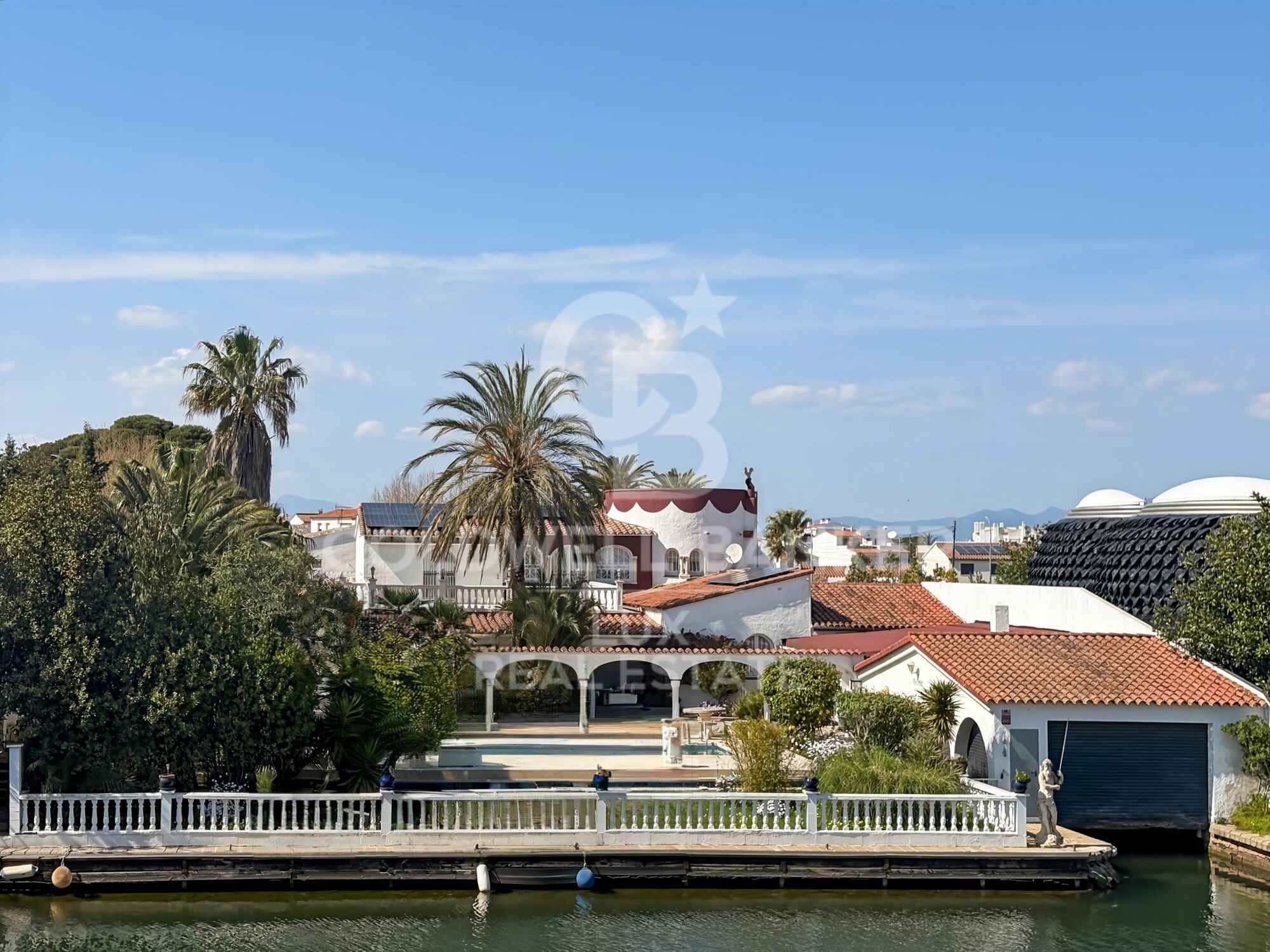 Villa vor den Brücken mit 30 m Liegeplatz und Garage in Empuriabrava