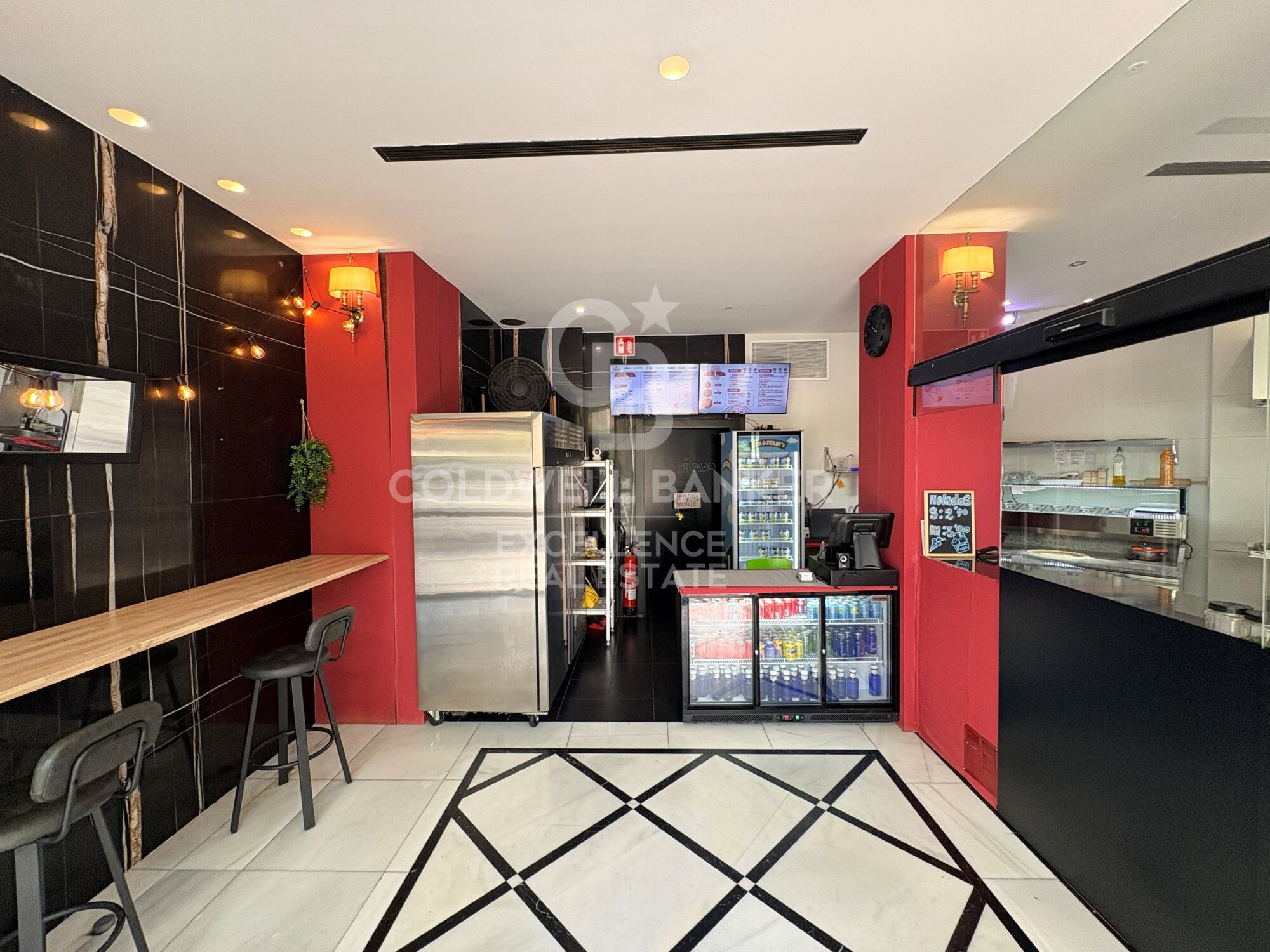 High-yield investment opportunity: Transfer of a fully equipped and operational food-service venue in Ruzafa