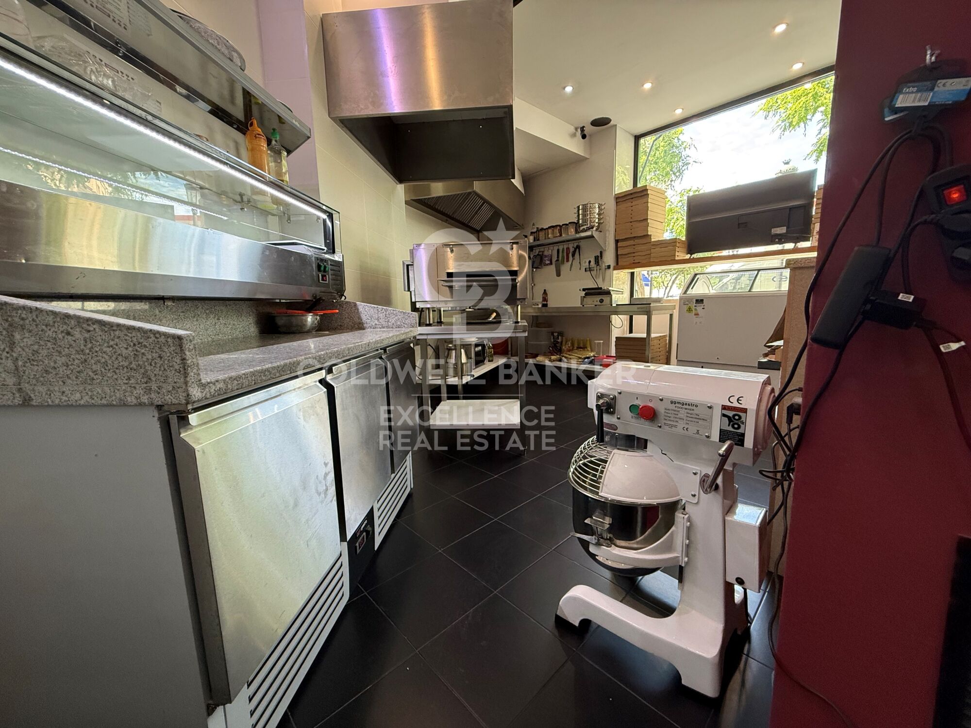 High-yield investment opportunity: Transfer of a fully equipped and operational food-service venue in Ruzafa