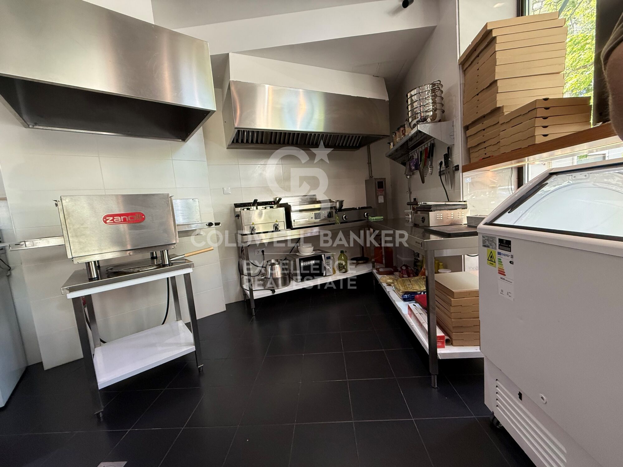 High-yield investment opportunity: Transfer of a fully equipped and operational food-service venue in Ruzafa
