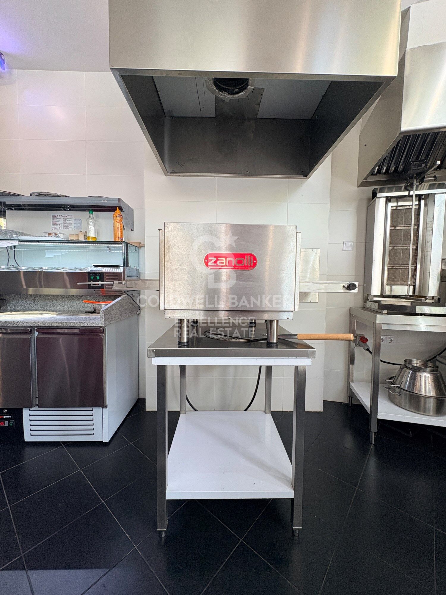 High-yield investment opportunity: Transfer of a fully equipped and operational food-service venue in Ruzafa
