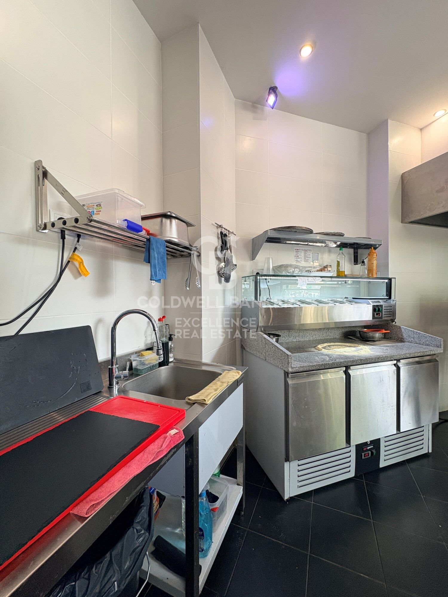 Oportunidad de inversión con alta rentabilidad: Traspaso de local gastronómico equipado y operativo en Ruzafa