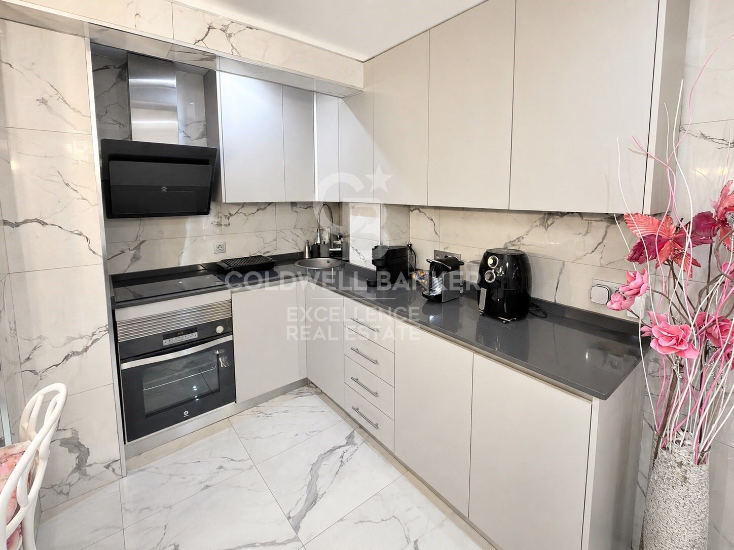 Moderne, renovierte Wohnung 96 m² Wohnung mit 2 Reihenhäusern in Mont-Olivet