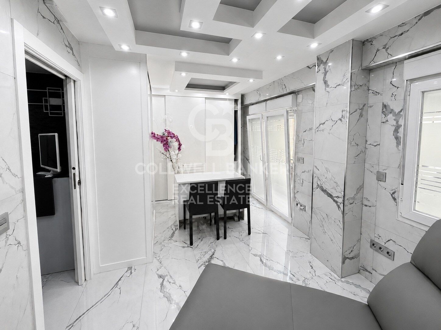Modern renovated 100 m2 flat with 2 terraces in Mont-Olivet
