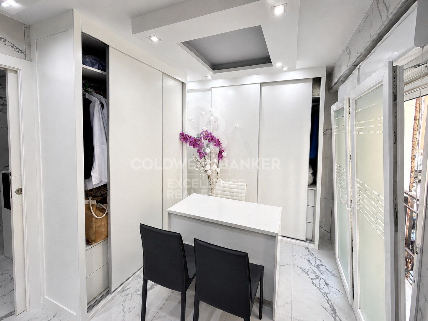 Modern renovated 100 m2 flat with 2 terraces in Mont-Olivet