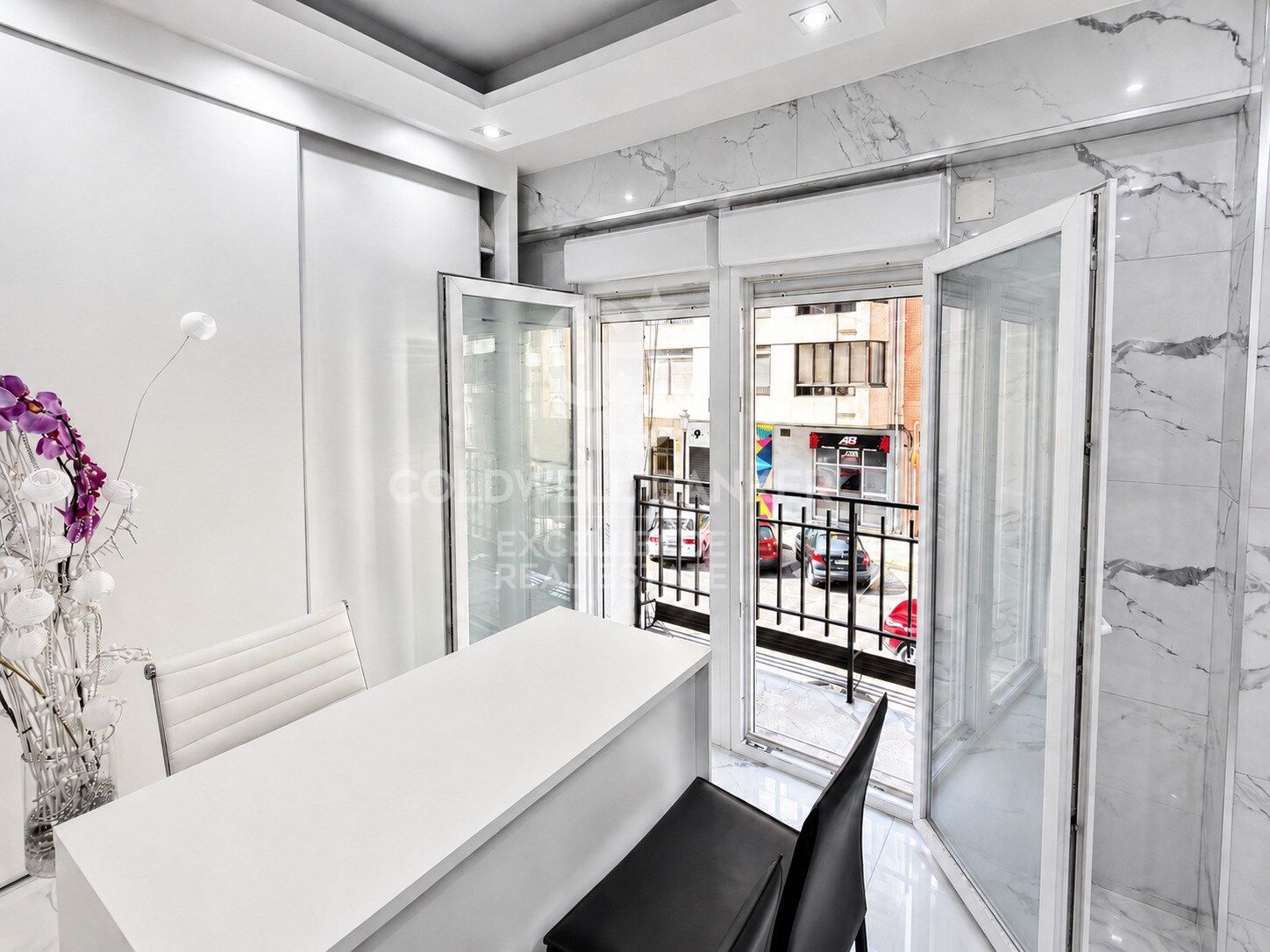 Modern renovated 100 m2 flat with 2 terraces in Mont-Olivet