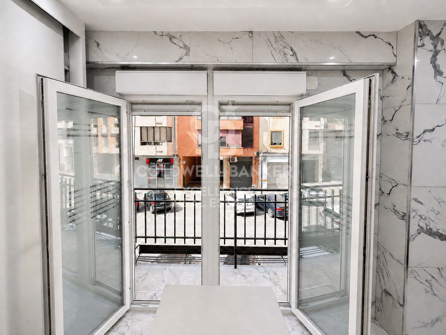 Modern renovated 100 m2 flat with 2 terraces in Mont-Olivet