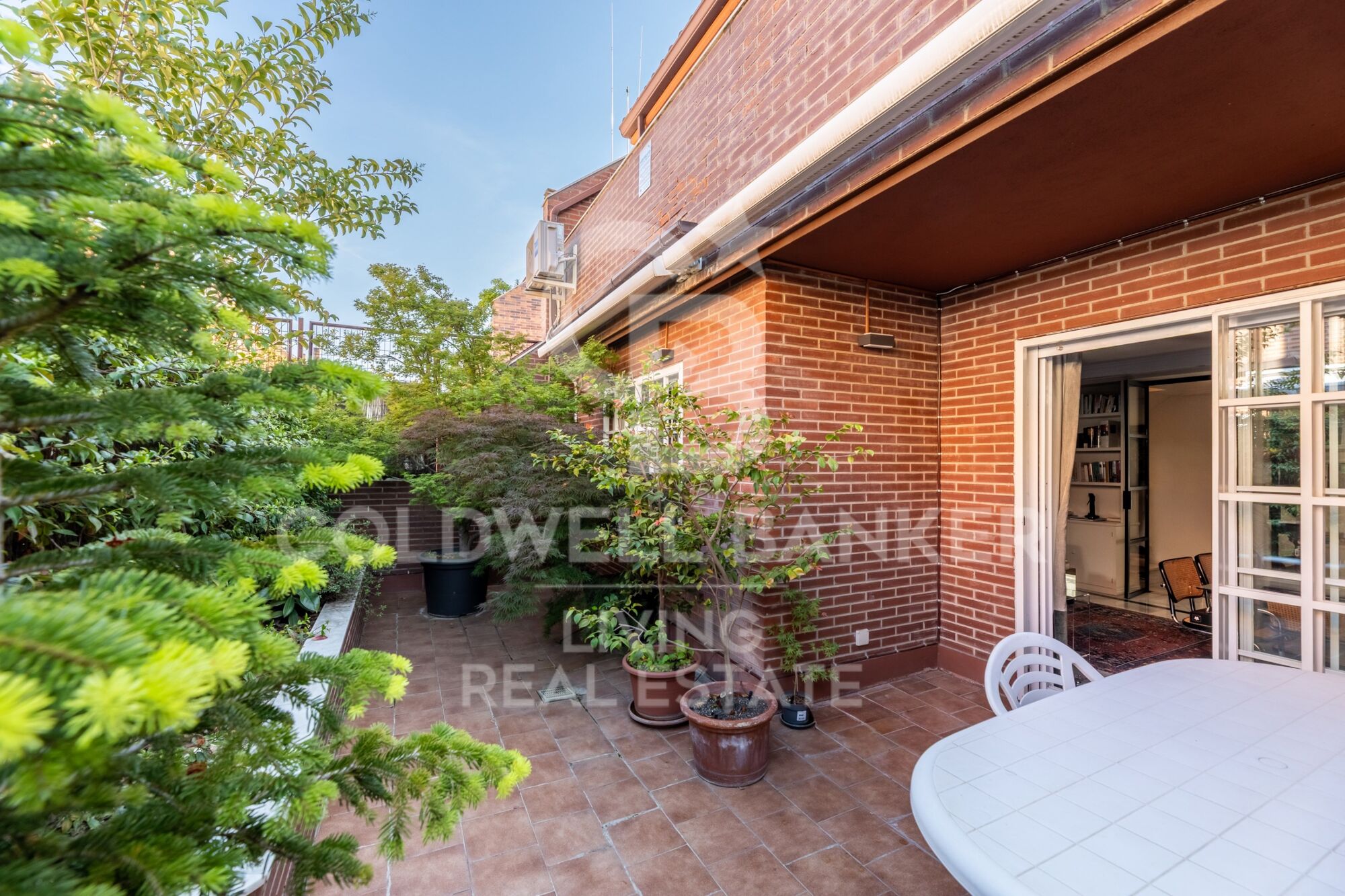 Chalet pareado reformado en Aravaca