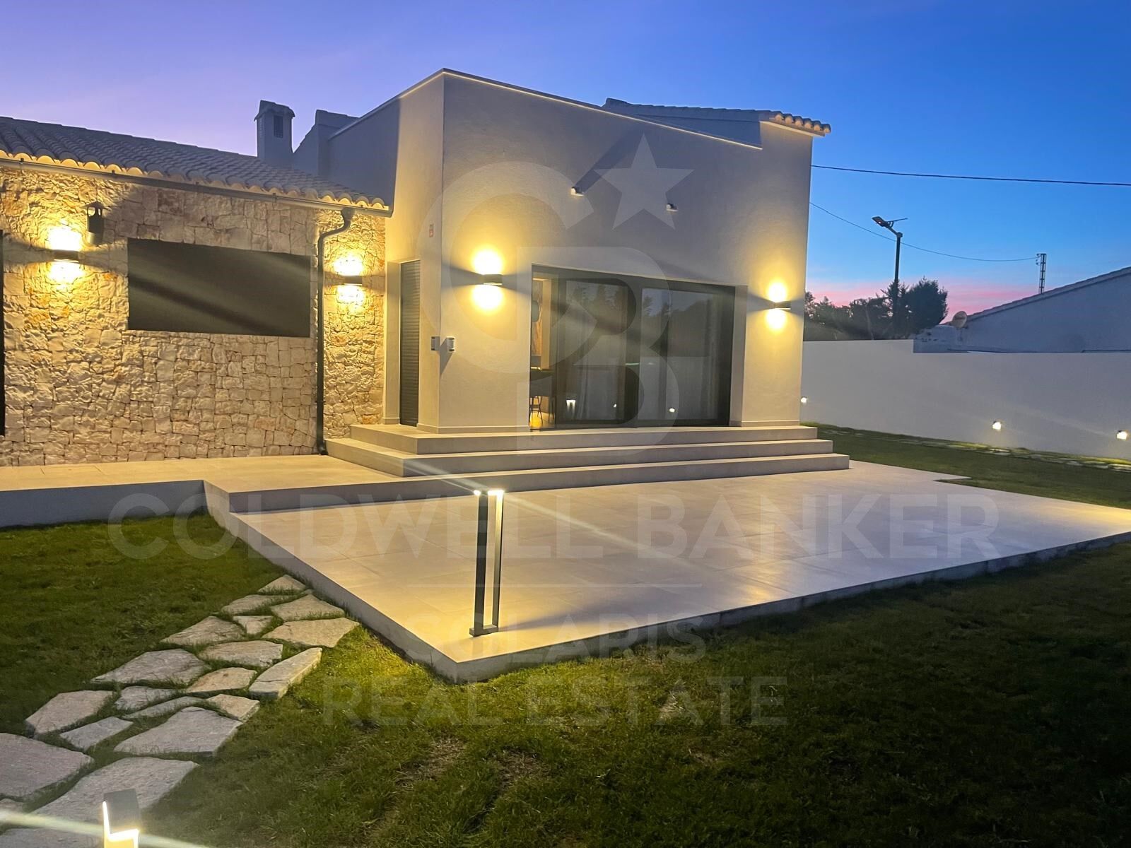 Elegante renovierte mediterrane Finca mit großem Grundstück, Privatsphäre und zeitgenössischem Ambiente in Dénia