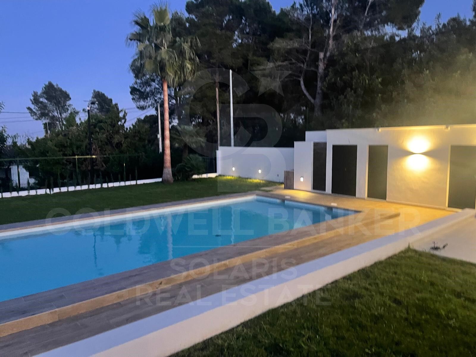 Elegante finca mediterránea renovada con gran parcela, privacidad y esencia contemporánea en Dénia