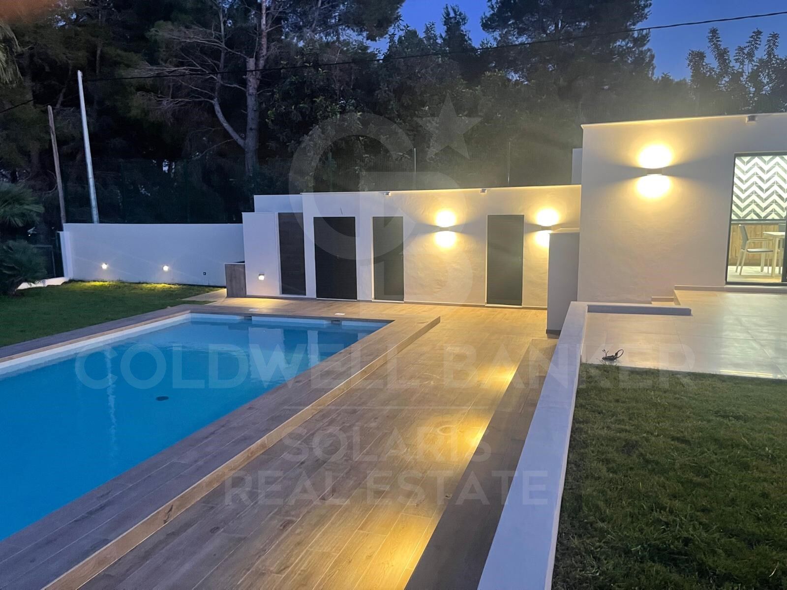 Elegante finca mediterránea renovada con gran parcela, privacidad y esencia contemporánea en Dénia
