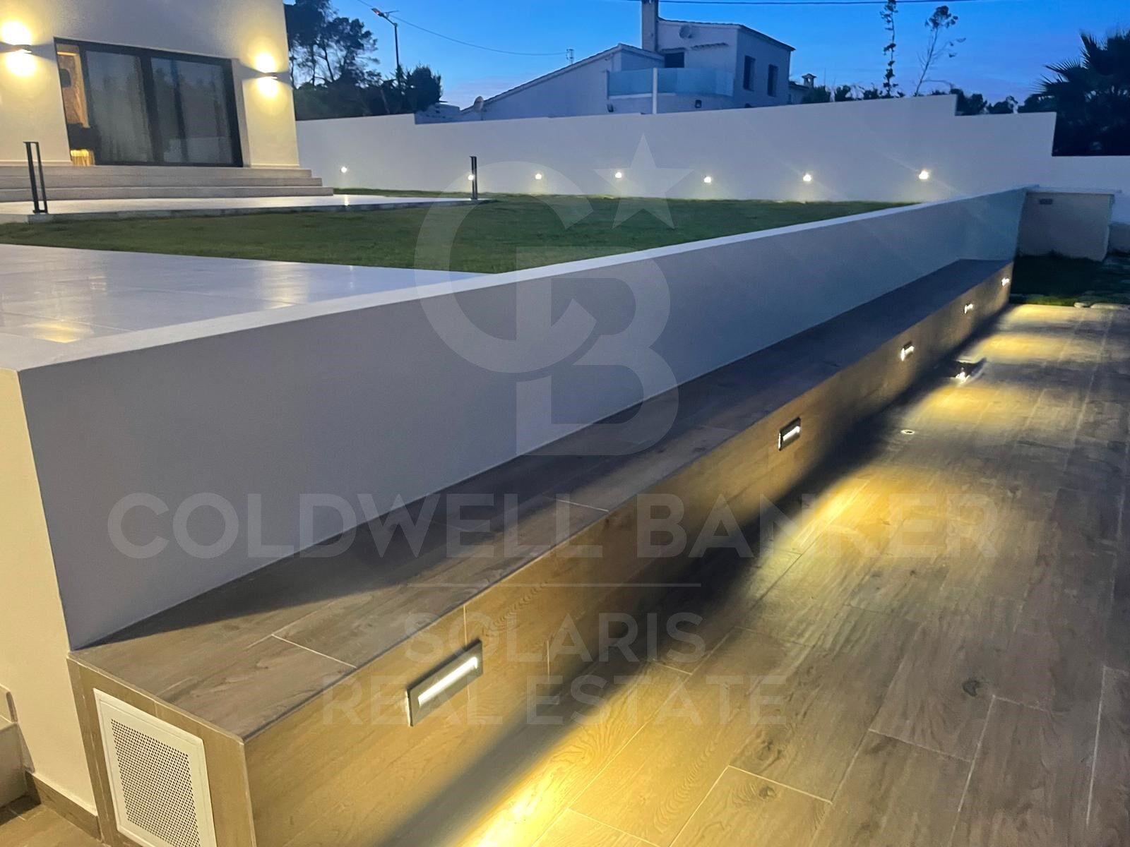 Elegante finca mediterránea renovada con gran parcela, privacidad y esencia contemporánea en Dénia