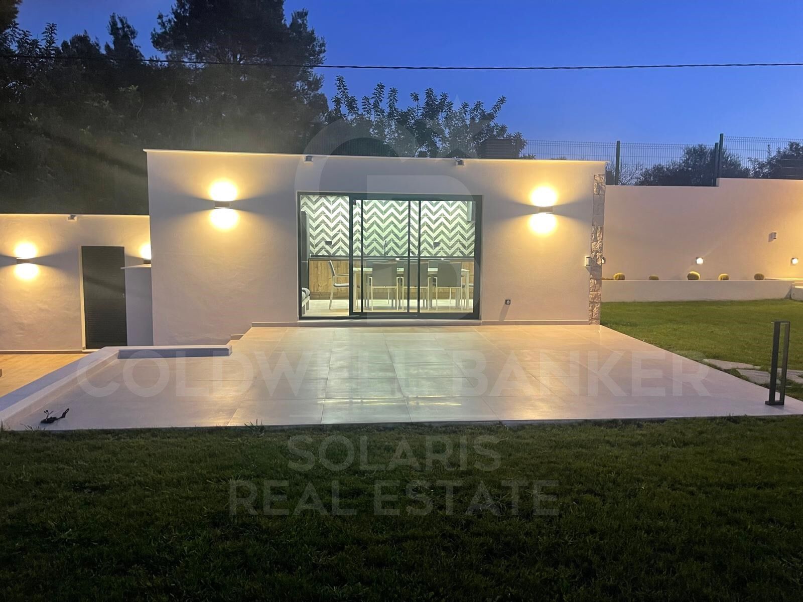 Elegante finca mediterránea renovada con gran parcela, privacidad y esencia contemporánea en Dénia