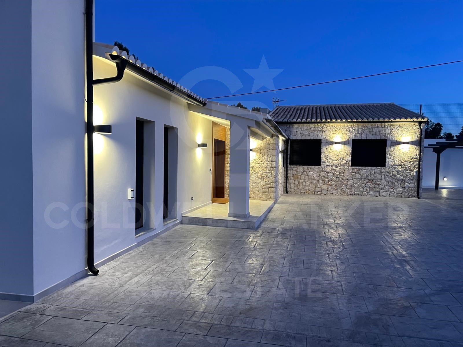 Elegante finca mediterránea renovada con gran parcela, privacidad y esencia contemporánea en Dénia