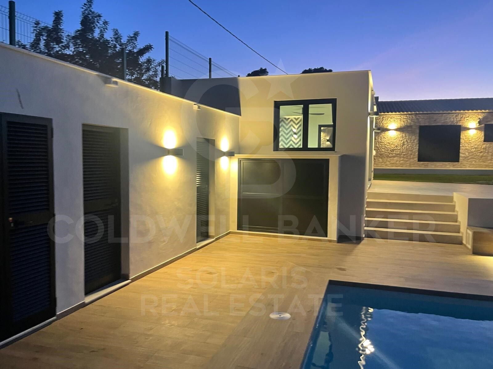 Elegante finca mediterránea renovada con gran parcela, privacidad y esencia contemporánea en Dénia