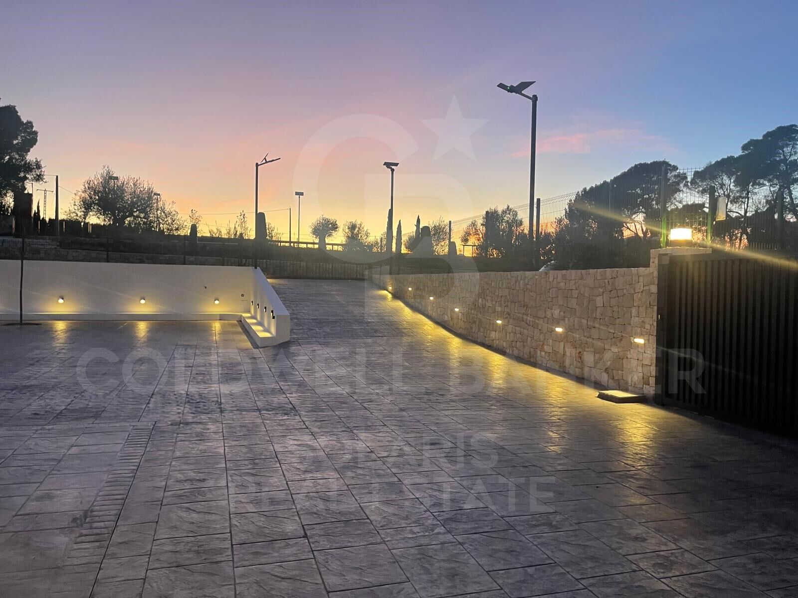 Elegante finca mediterránea renovada con gran parcela, privacidad y esencia contemporánea en Dénia