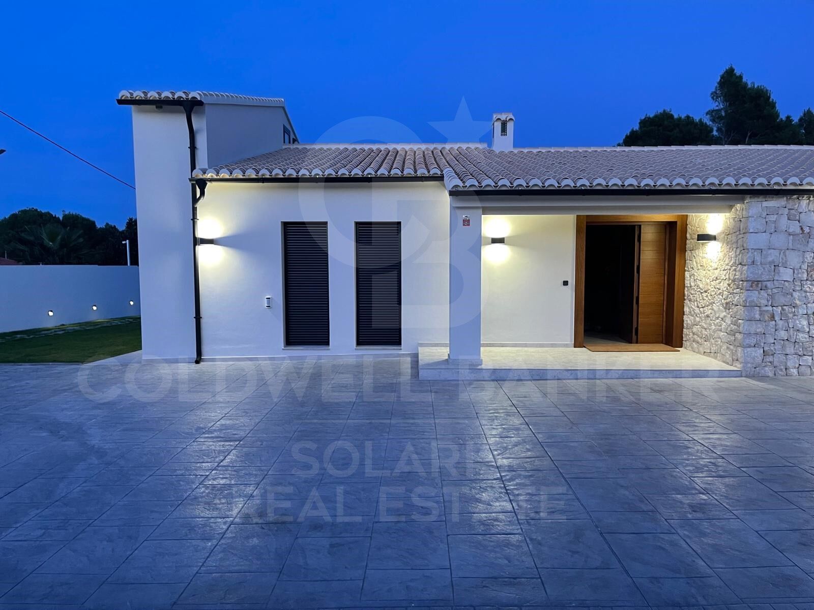 Elegante finca mediterránea renovada con gran parcela, privacidad y esencia contemporánea en Dénia