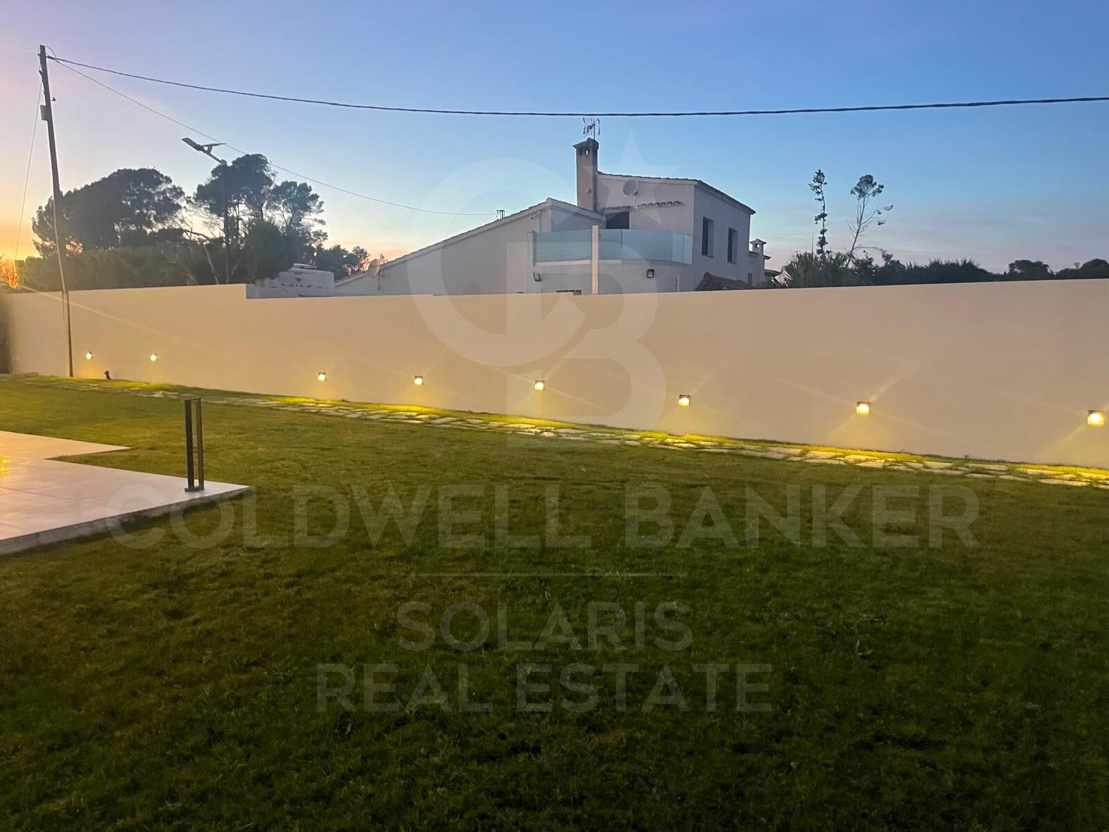 Elegante finca mediterránea renovada con gran parcela, privacidad y esencia contemporánea en Dénia