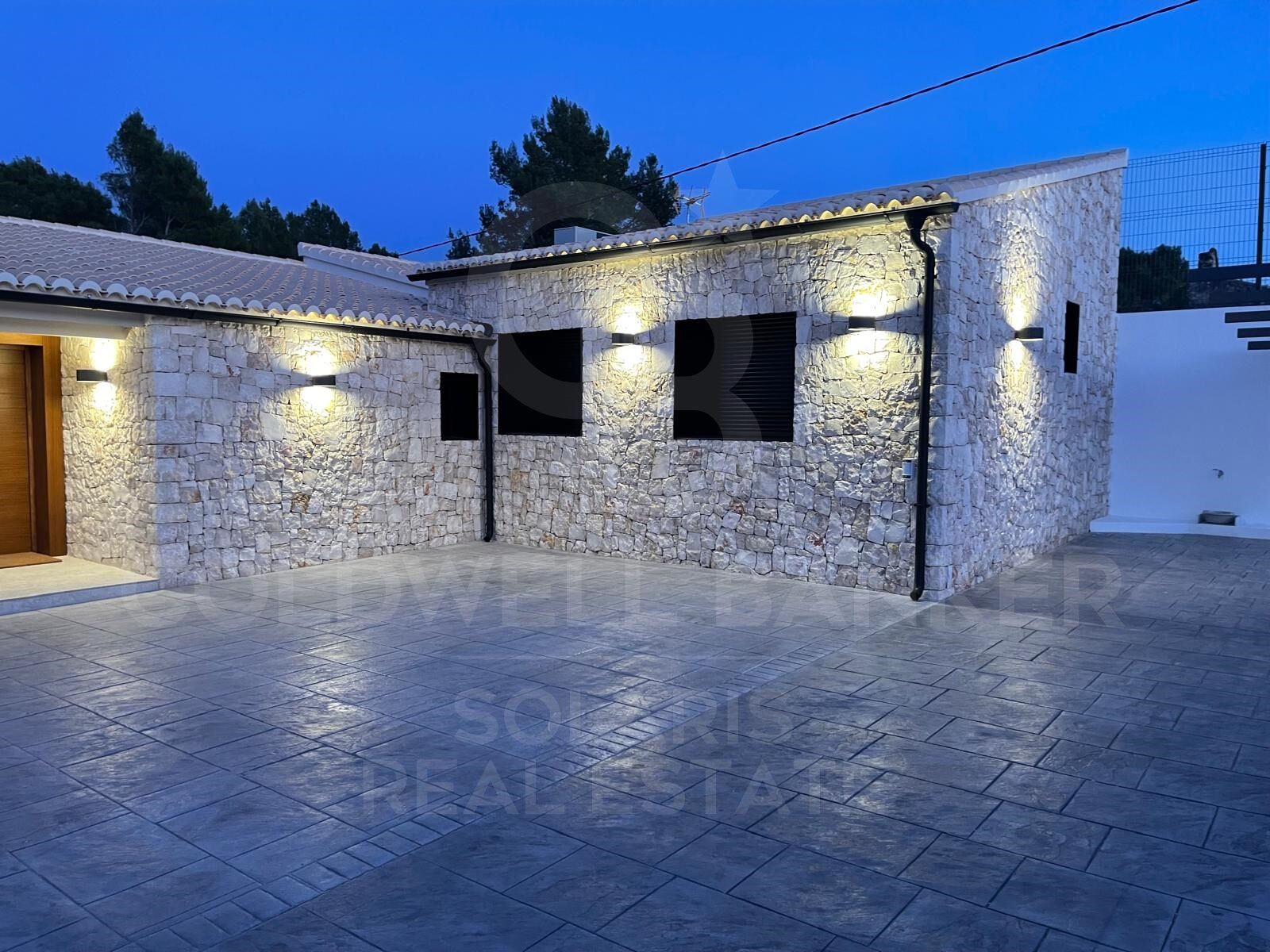 Elegant renovated Mediterranean finca with large plot, privacy and contemporary essence in Dénia