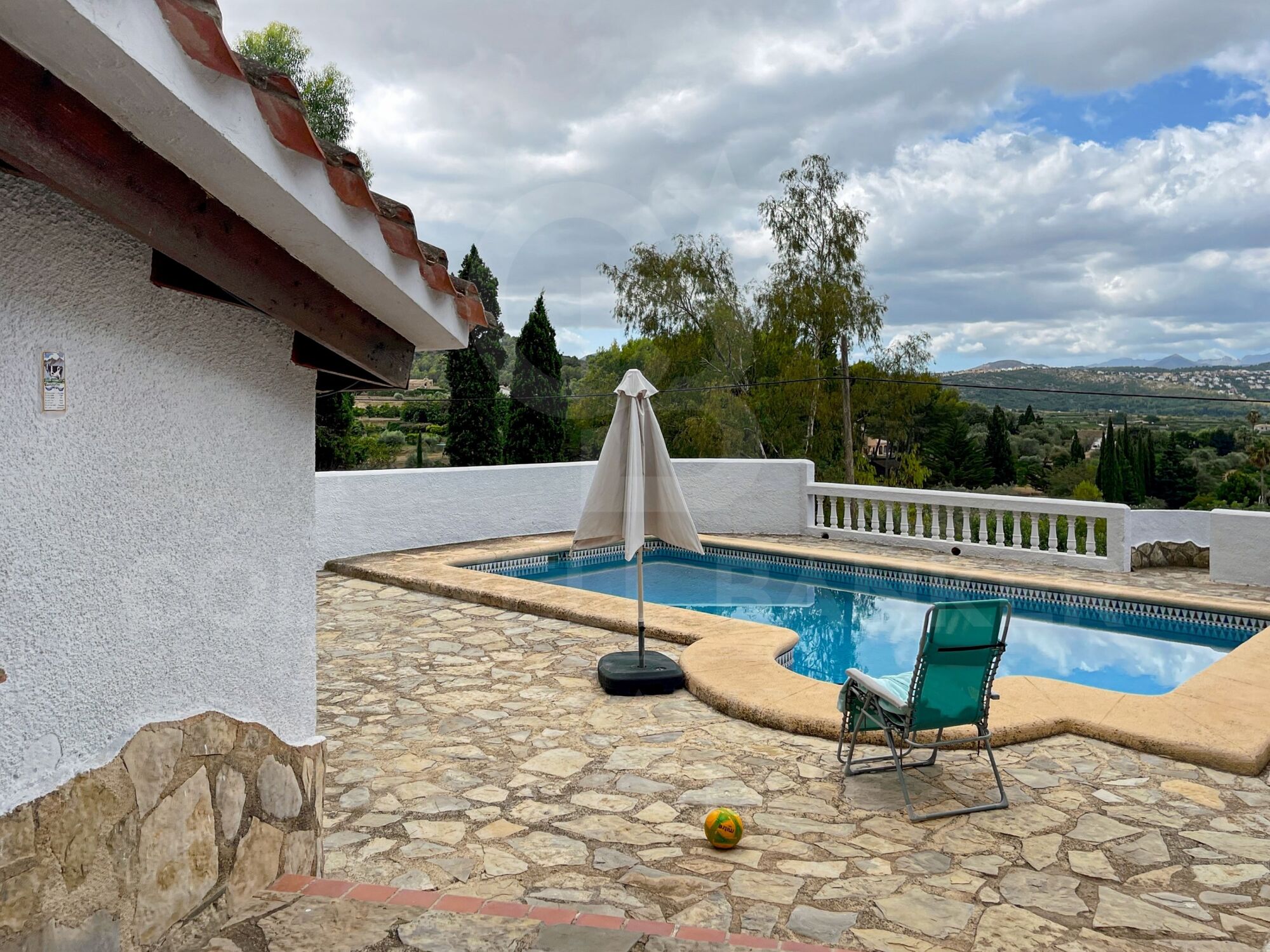5Bed country house with infinite views. Near the Golf Club