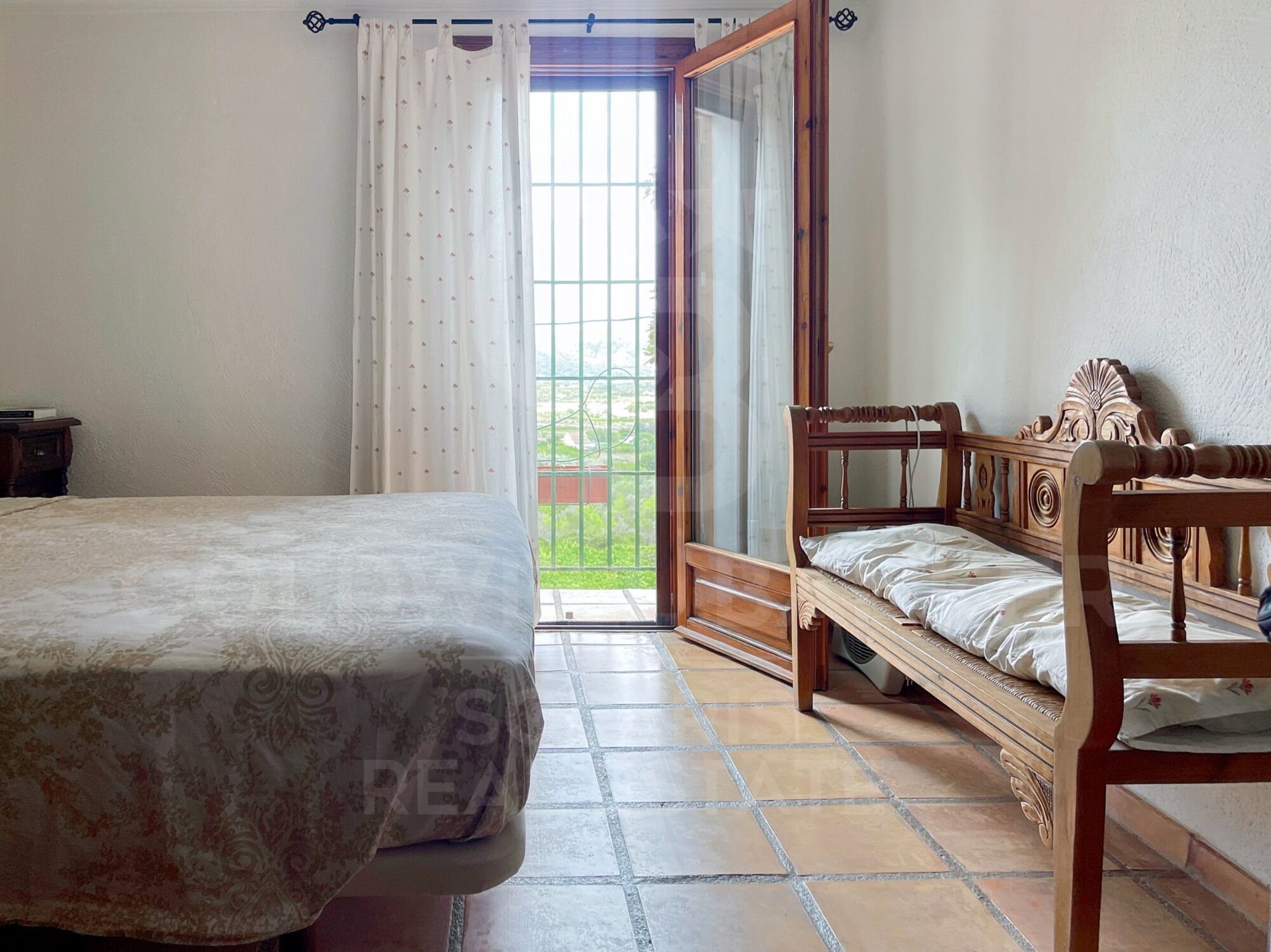 5Bed country house with infinite views. Near the Golf Club
