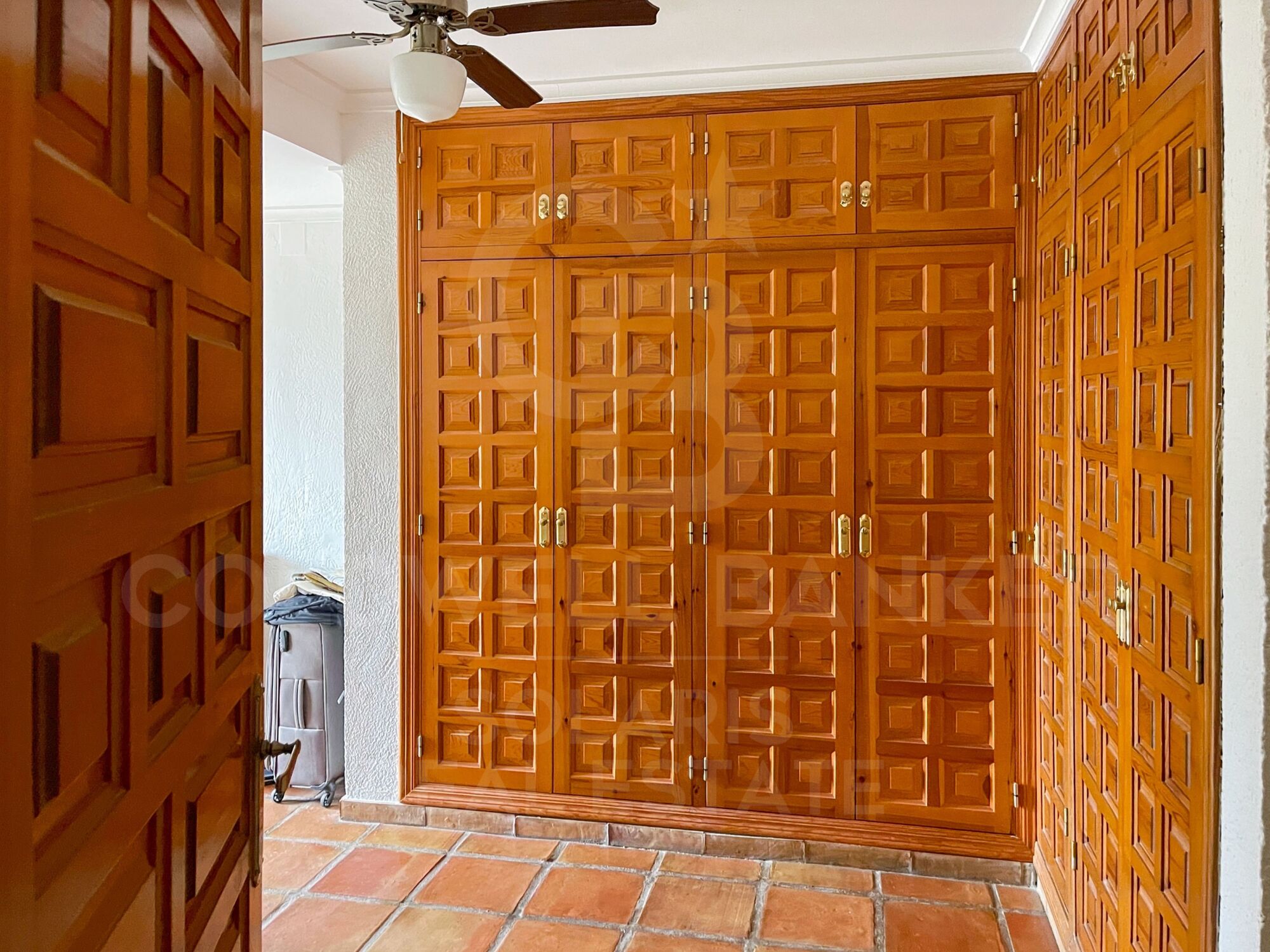 5Bed country house with infinite views. Near the Golf Club