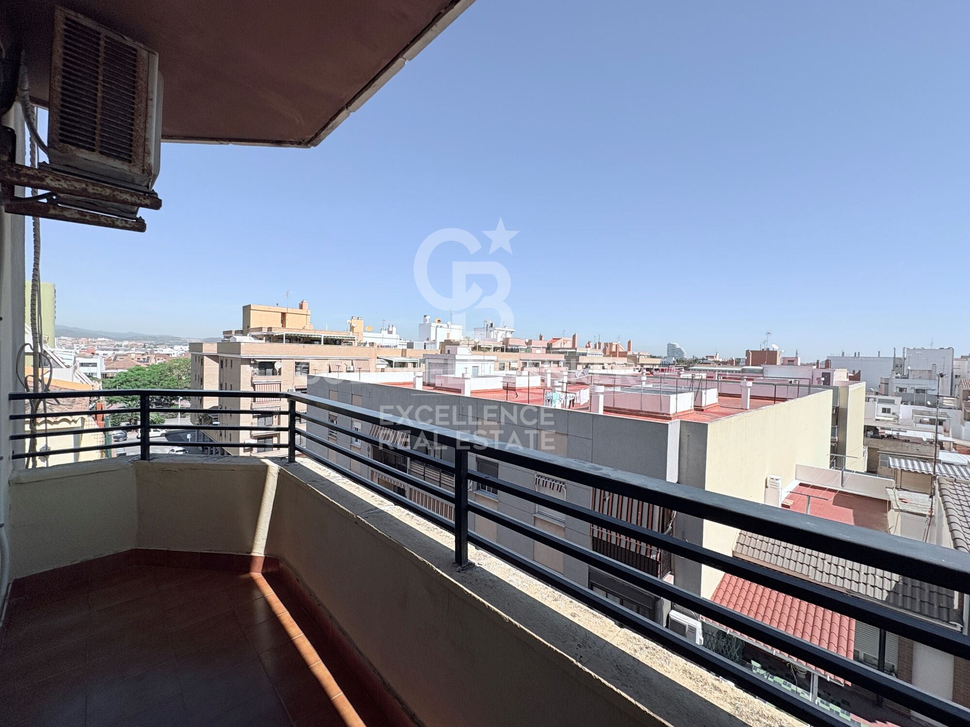 Spacious flat with terrace 5 minutes from the beach in Puerto de Sagunto