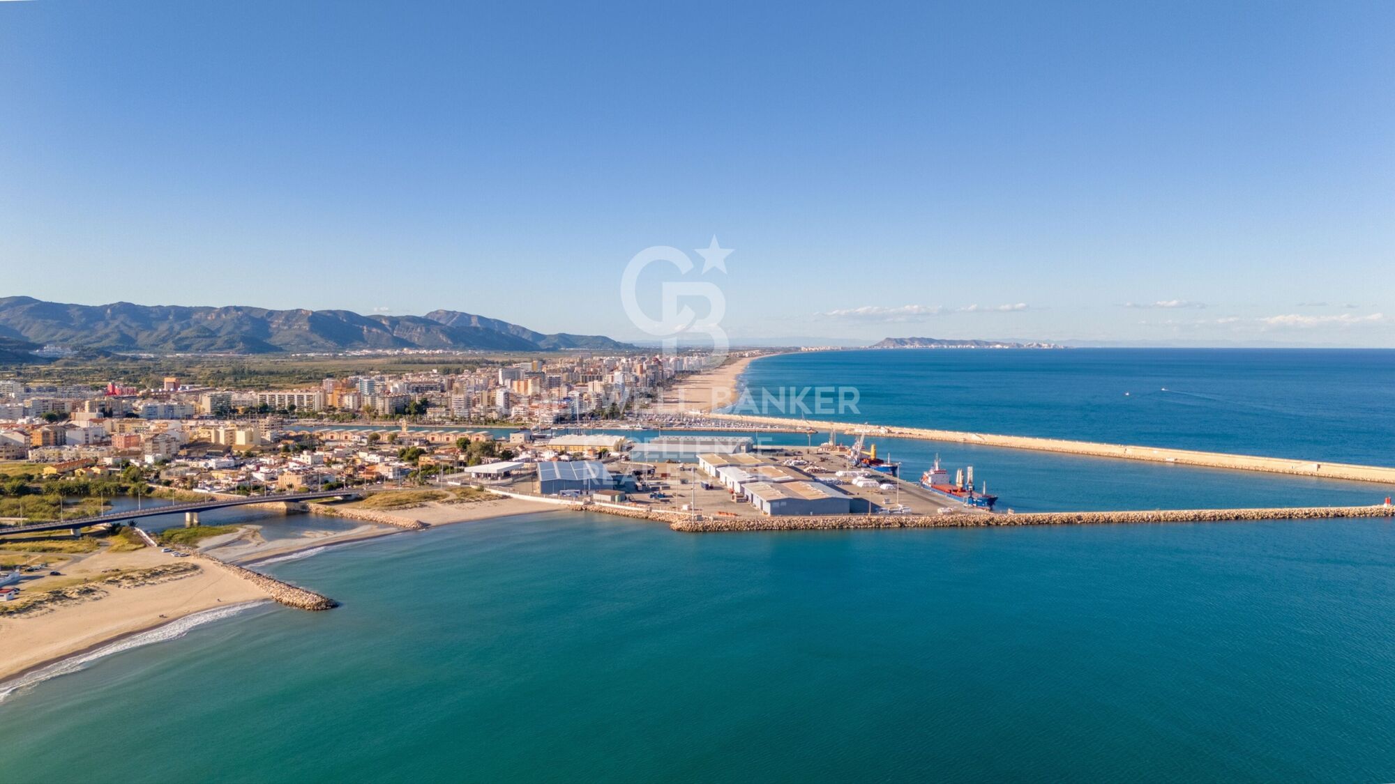 Premium plot between the city and the beach in Gandia: Build the house of your dreams.