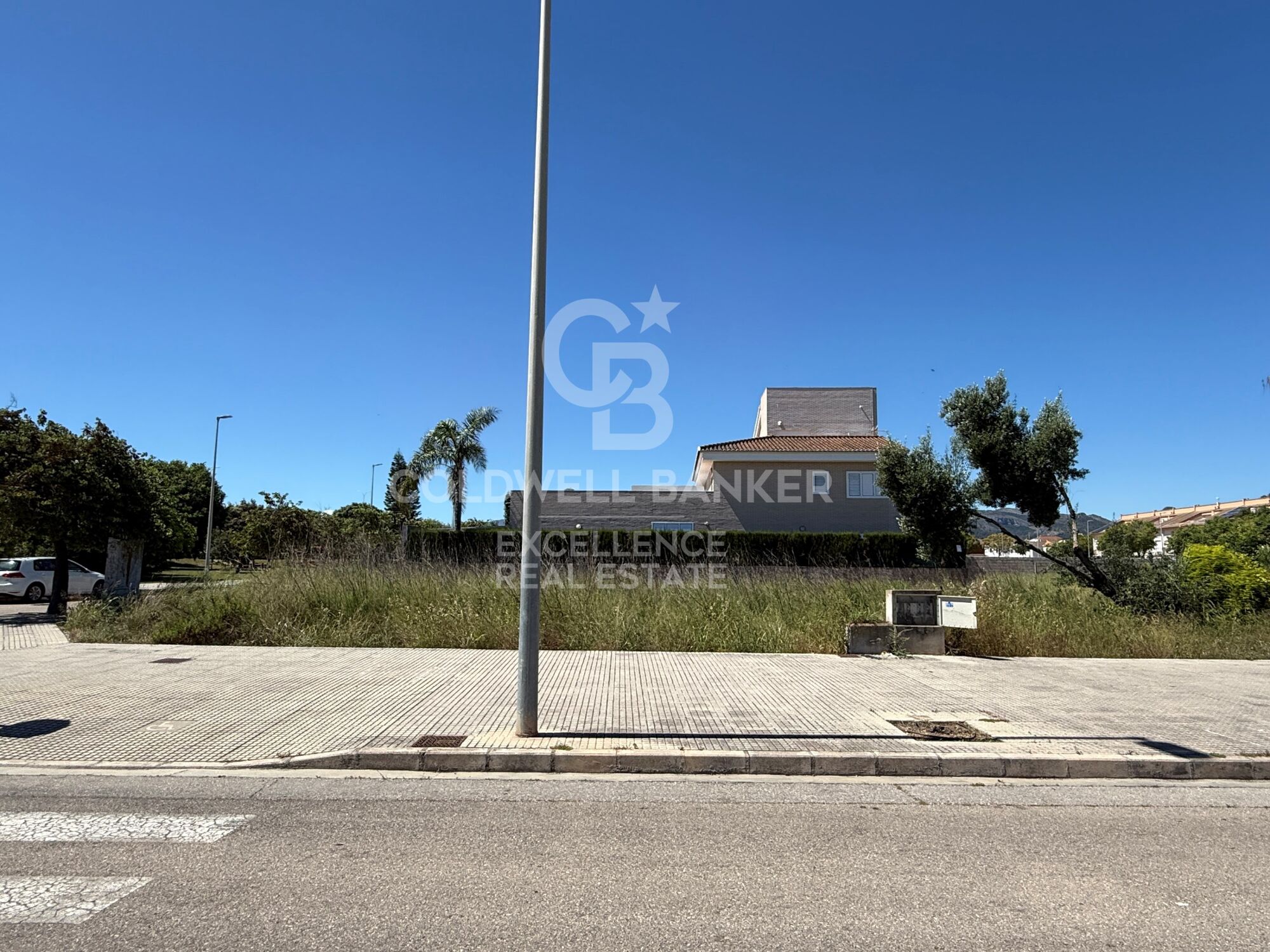 Solar premium entre la ciudad y playa en Gandía: Construye la casa de tus sueños.