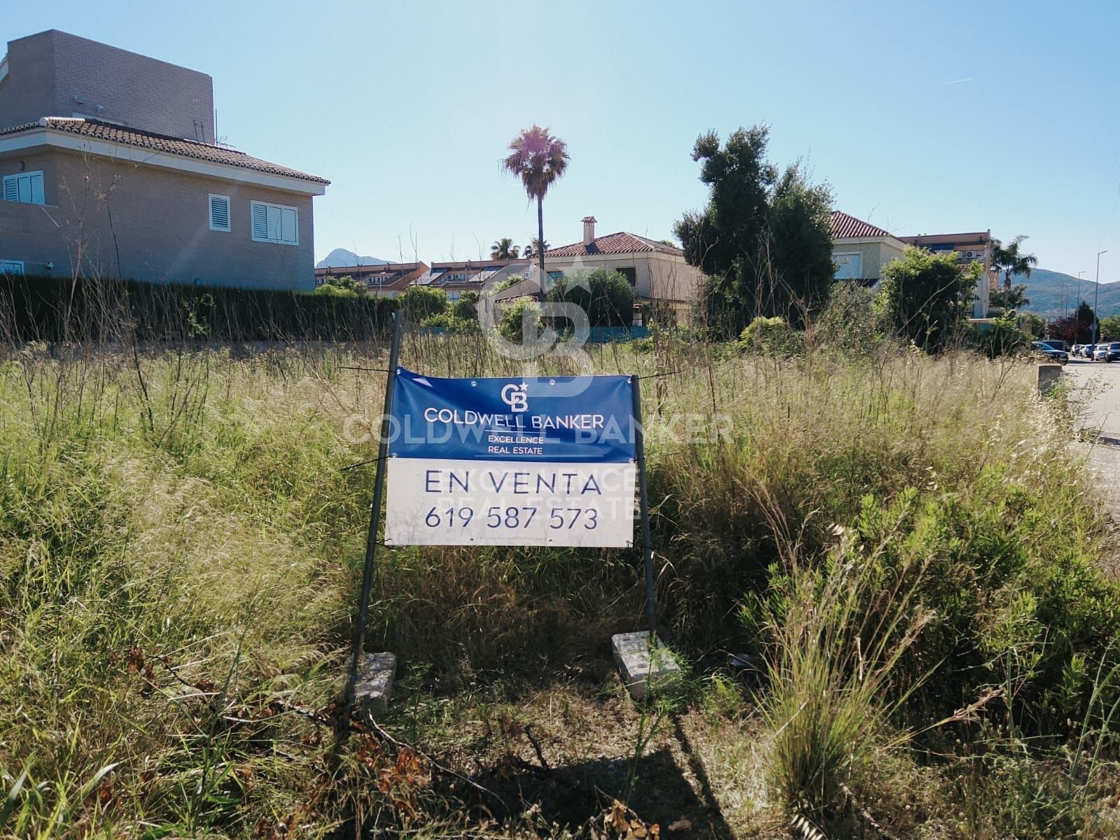 Solar premium entre la ciudad y playa en Gandía: Construye la casa de tus sueños.