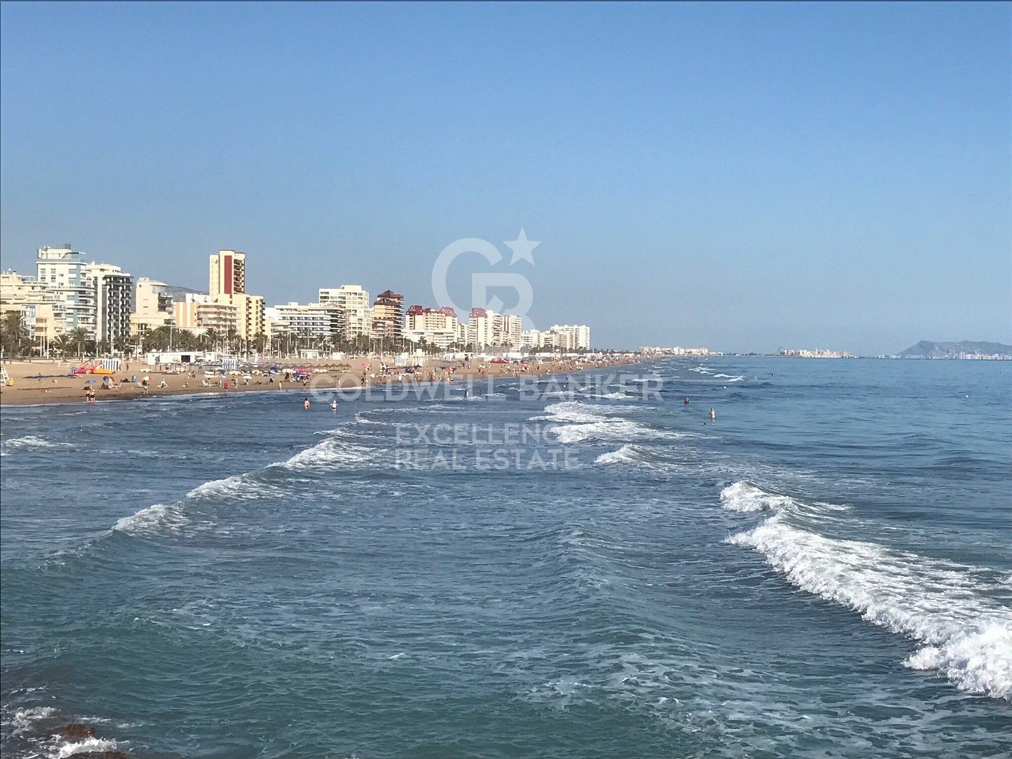 Terrain haut de gamme entre la ville et la plage à Gandia : construisez la maison de vos rêves.