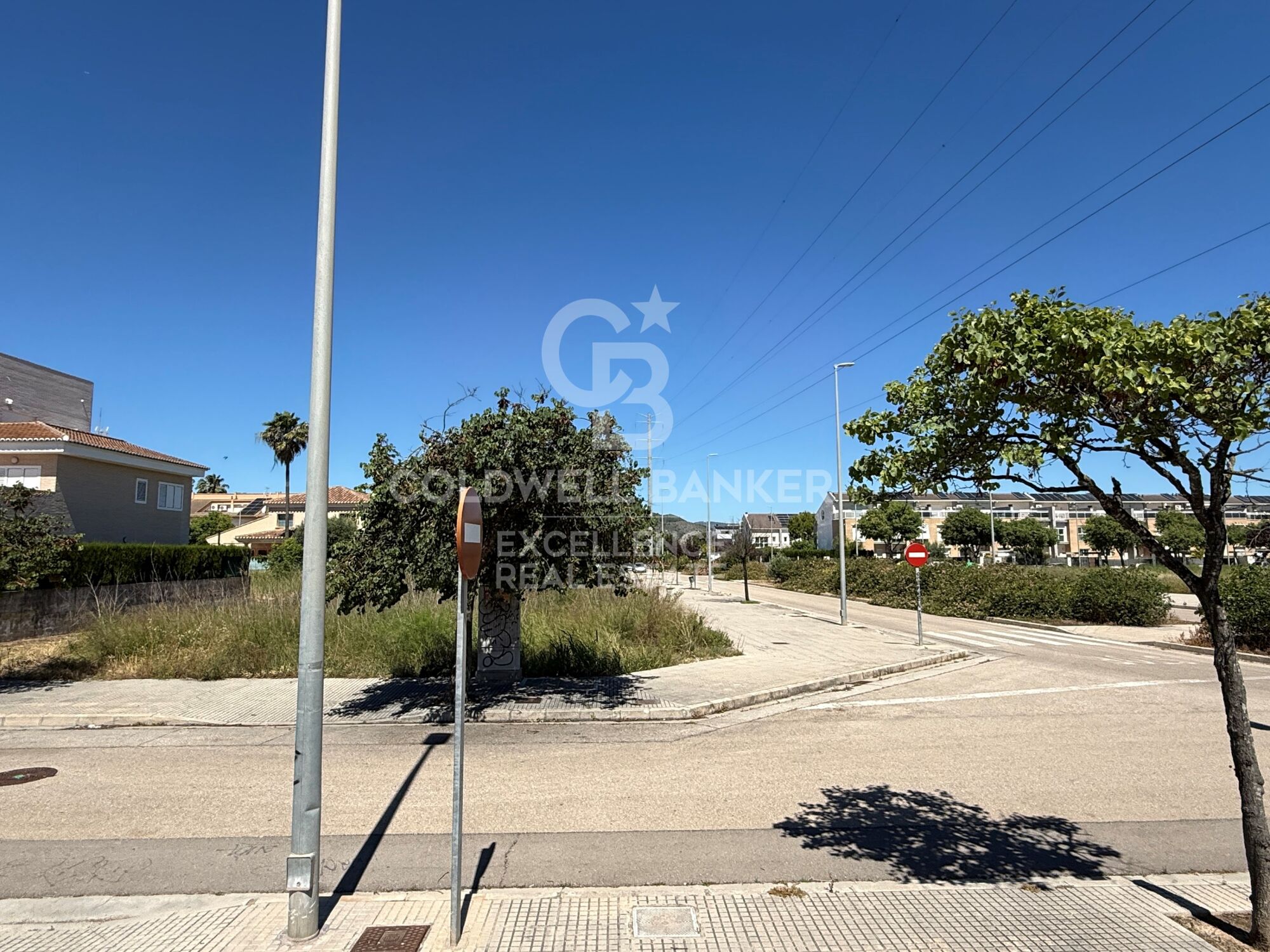 Terrain haut de gamme entre la ville et la plage à Gandia : construisez la maison de vos rêves.