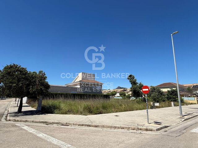 Solar premium entre la ciudad y playa en Gandía: Construye la casa de tus sueños.