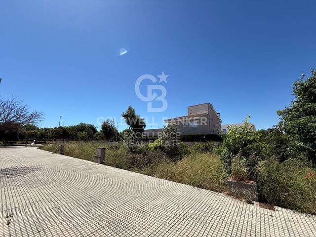 Premium-Grundstück zwischen Stadt und Strand in Gandia: Baue das Haus deiner Träume.