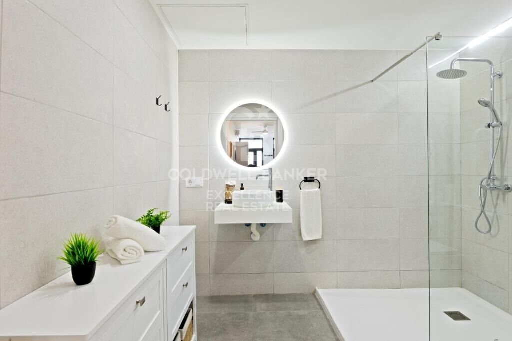 Apartamento Moderno con licencia turística en Av Pio Baroja, Campanar.
