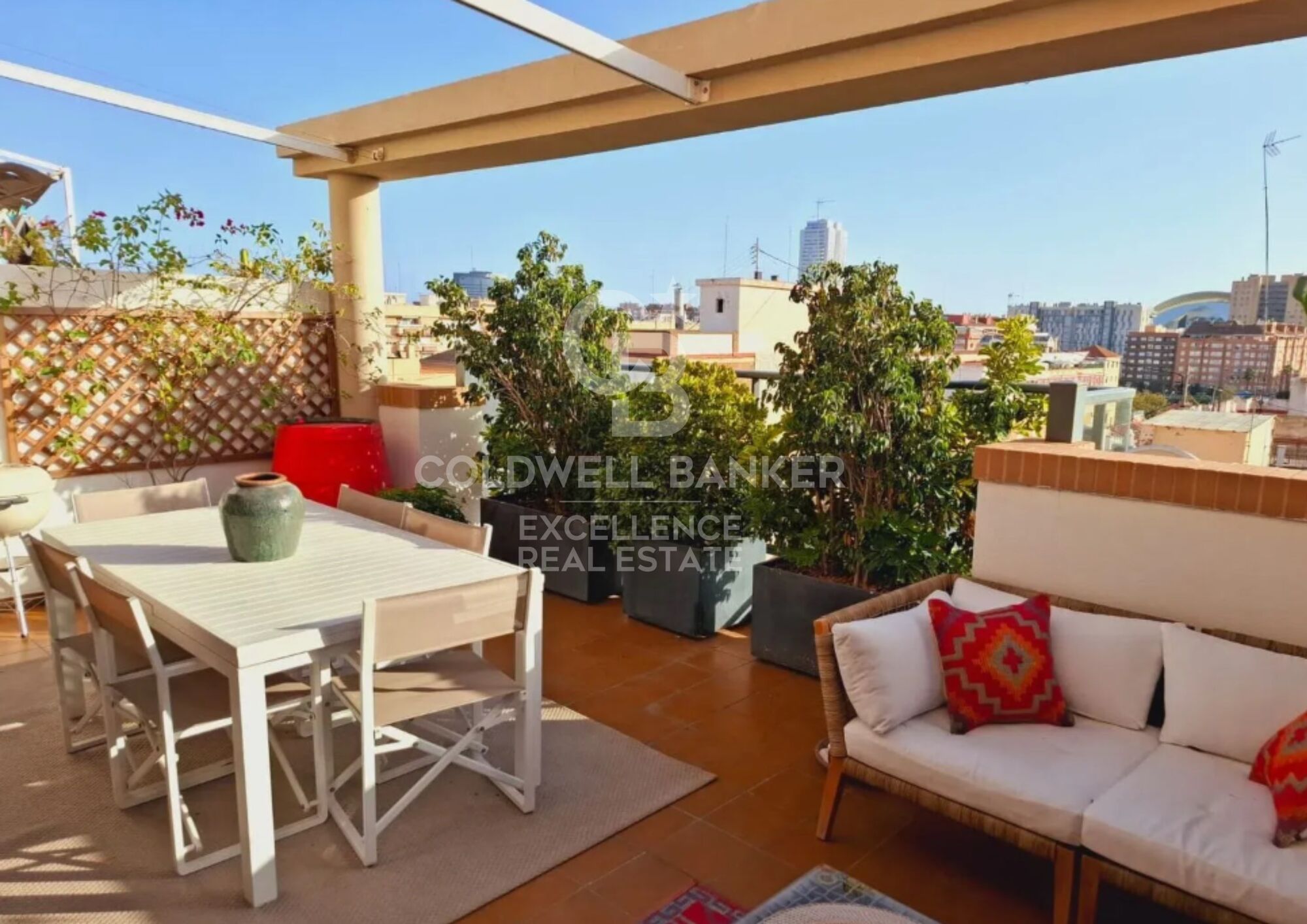 Beautiful penthouse with 20 m2 terrace, garage and storage room on Avenida del Puerto. Rental from July 1st to 31st.
