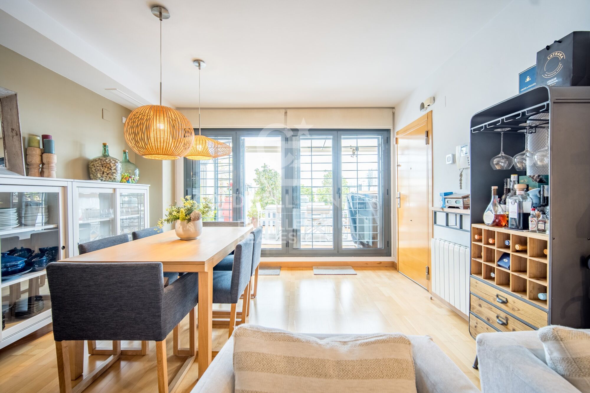 Beautiful penthouse with 20 m2 terrace, garage and storage room on Avenida del Puerto. Rental from July 1st to 31st.