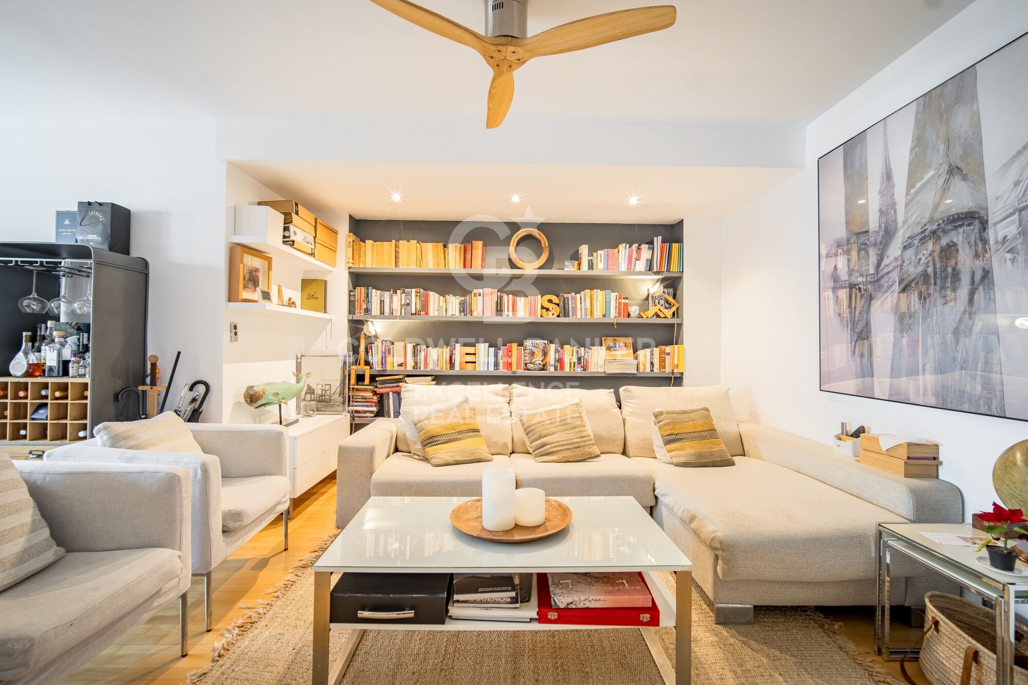 Beautiful penthouse with 20 m2 terrace, garage and storage room on Avenida del Puerto. Rental from July 1st to 31st.