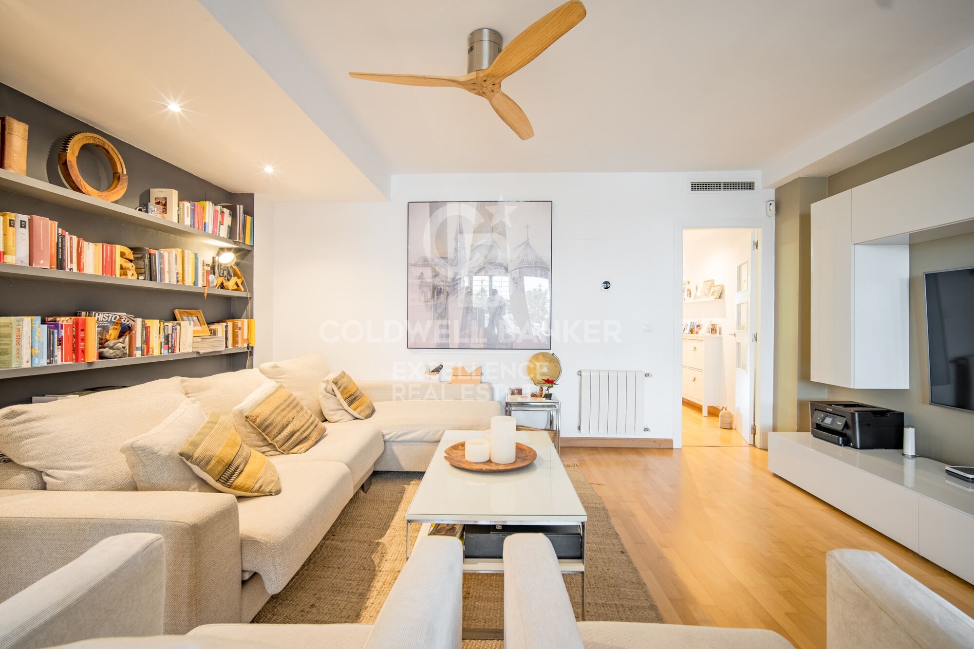 Beautiful penthouse with 20 m2 terrace, garage and storage room on Avenida del Puerto. Rental from July 1st to 31st.
