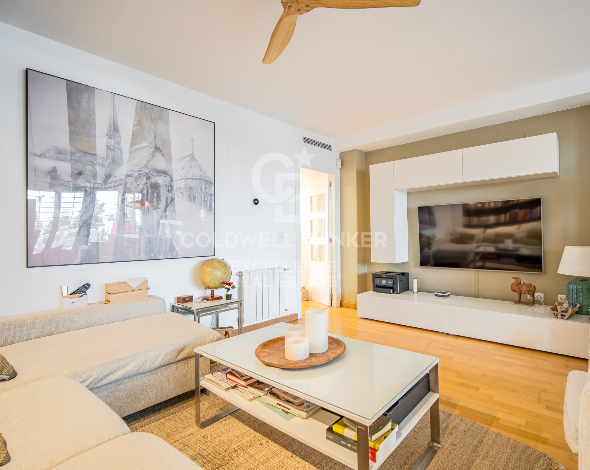 Beautiful penthouse with 20 m2 terrace, garage and storage room on Avenida del Puerto. Rental from July 1st to 31st.