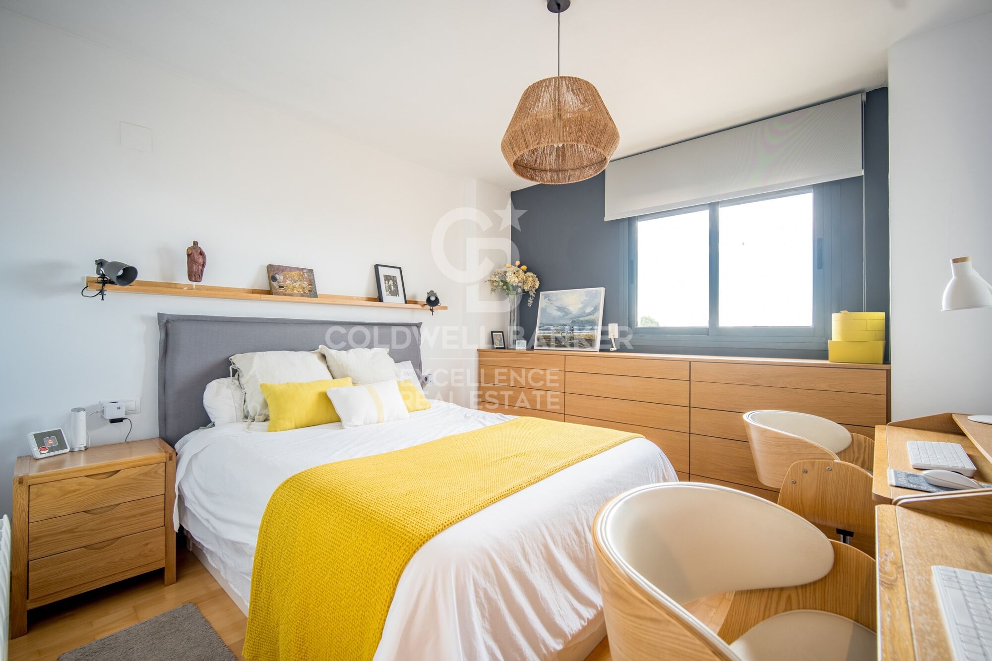 Beautiful penthouse with 20 m2 terrace, garage and storage room on Avenida del Puerto. Rental from July 1st to 31st.