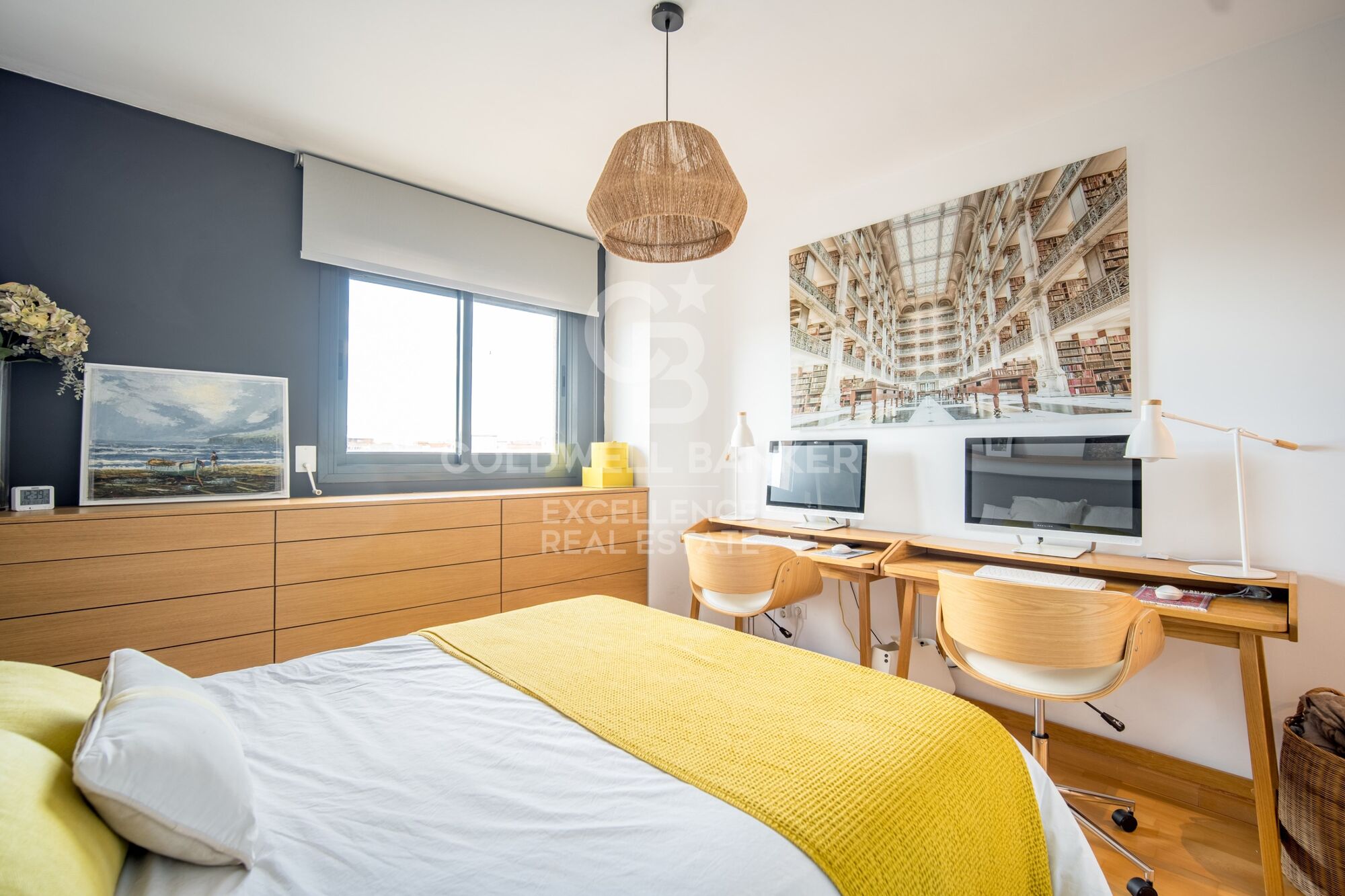 Beautiful penthouse with 20 m2 terrace, garage and storage room on Avenida del Puerto. Rental from July 1st to 31st.