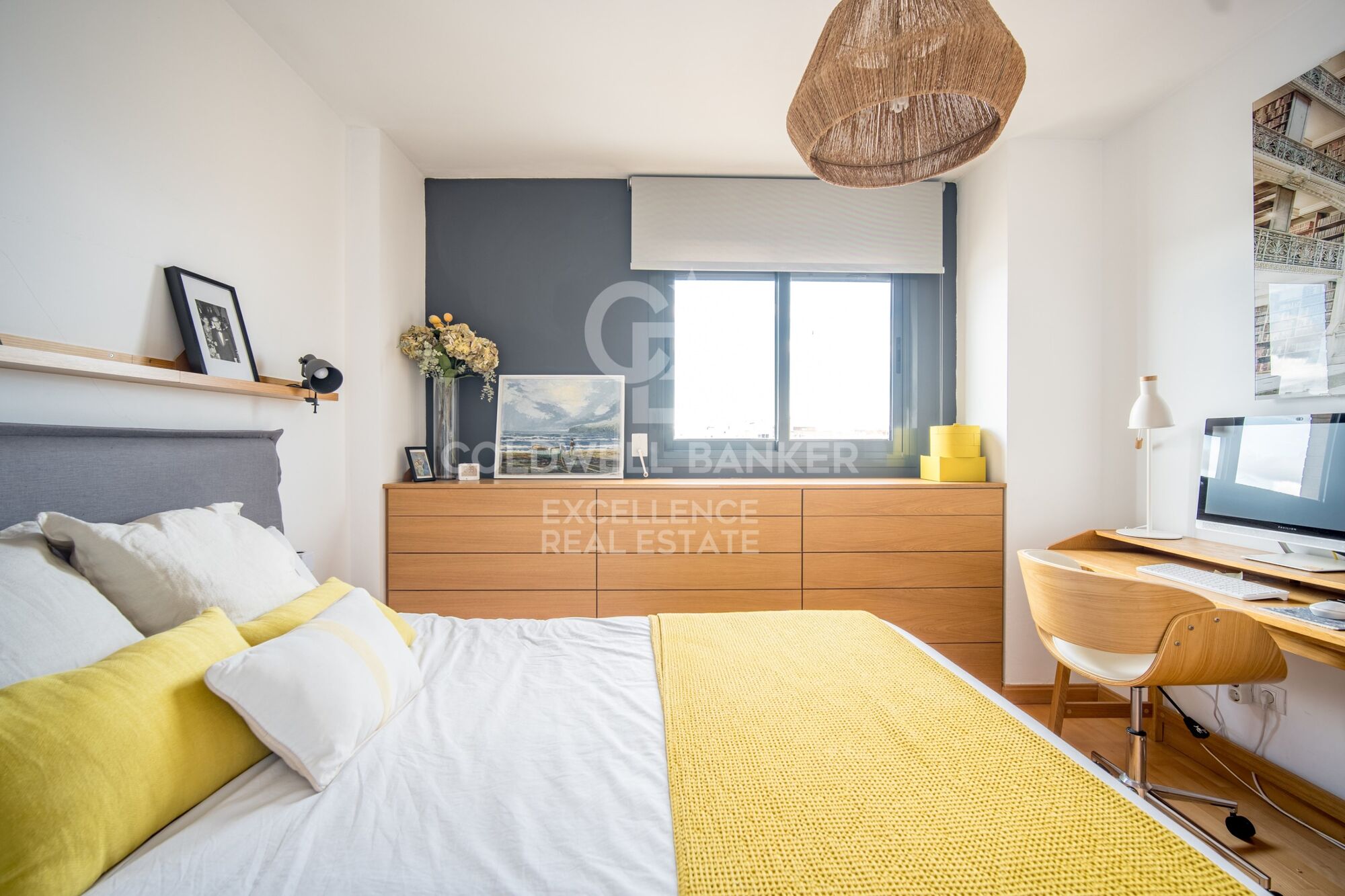Beautiful penthouse with 20 m2 terrace, garage and storage room on Avenida del Puerto. Rental from July 1st to 31st.