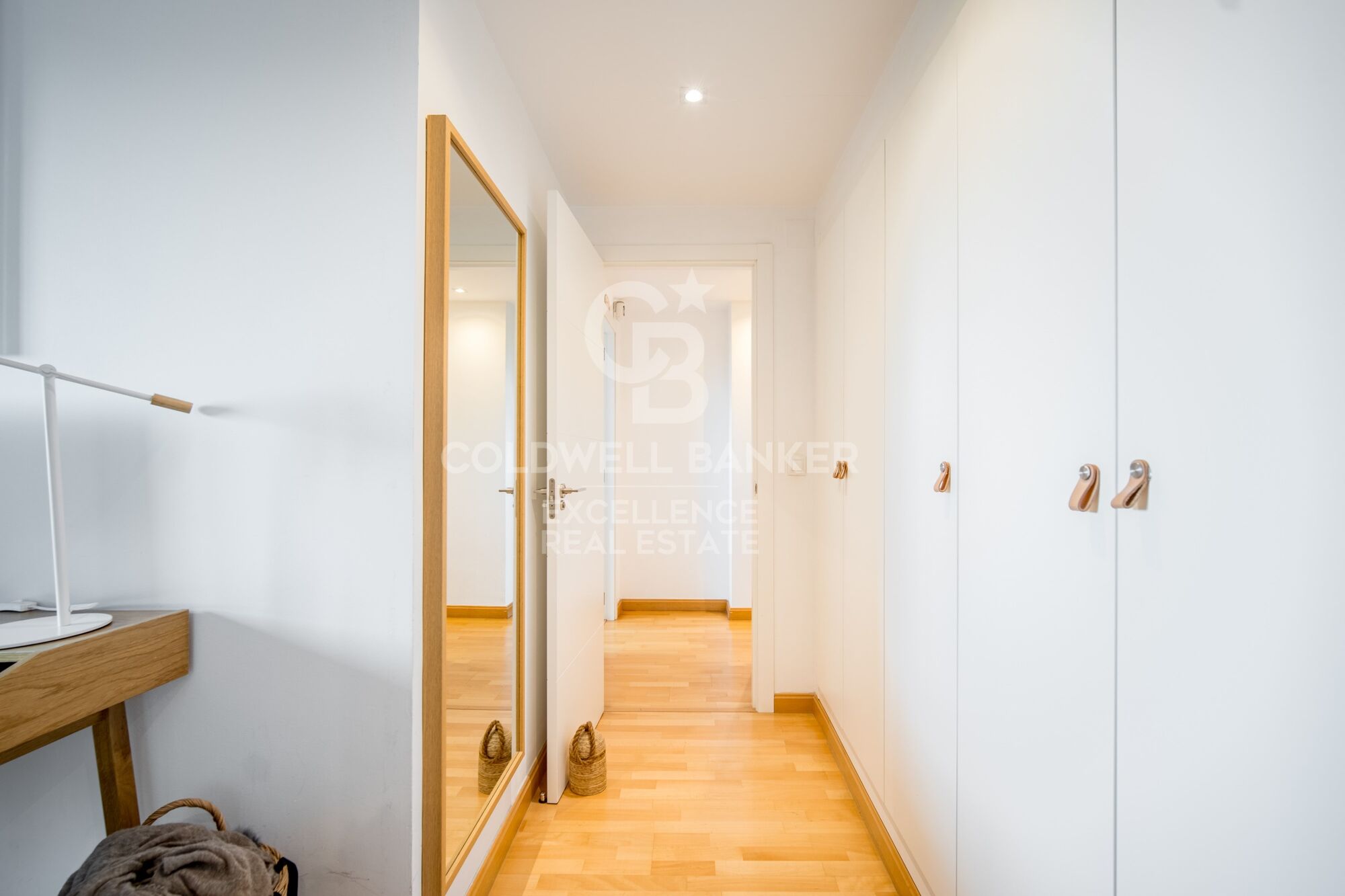 Beautiful penthouse with 20 m2 terrace, garage and storage room on Avenida del Puerto. Rental from July 1st to 31st.