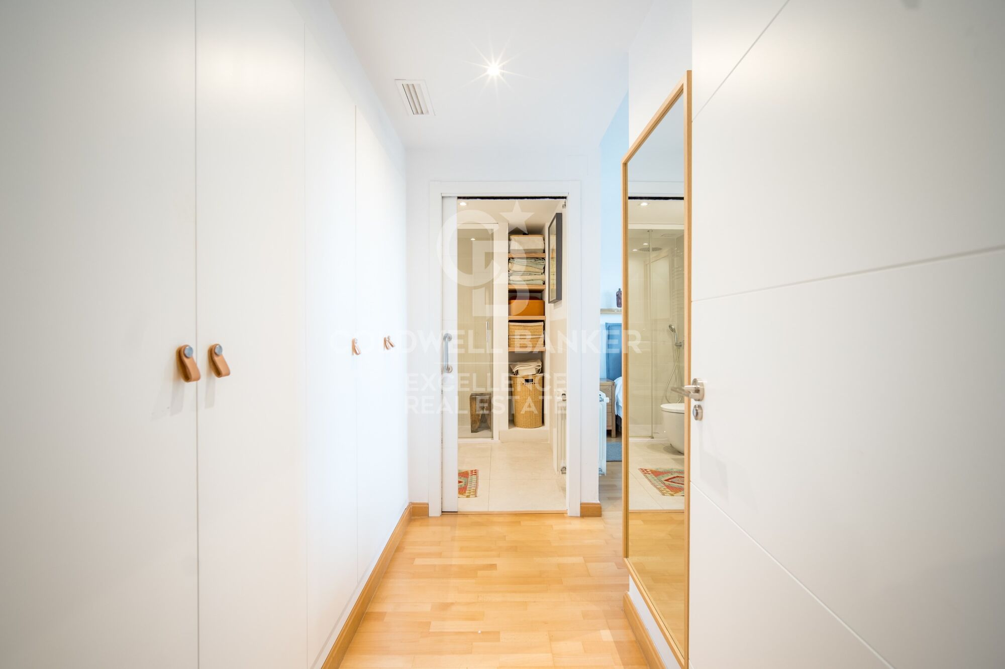 Beautiful penthouse with 20 m2 terrace, garage and storage room on Avenida del Puerto. Rental from July 1st to 31st.