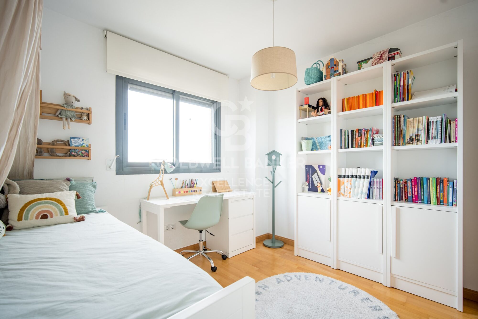 Beautiful penthouse with 20 m2 terrace, garage and storage room on Avenida del Puerto. Rental from July 1st to 31st.