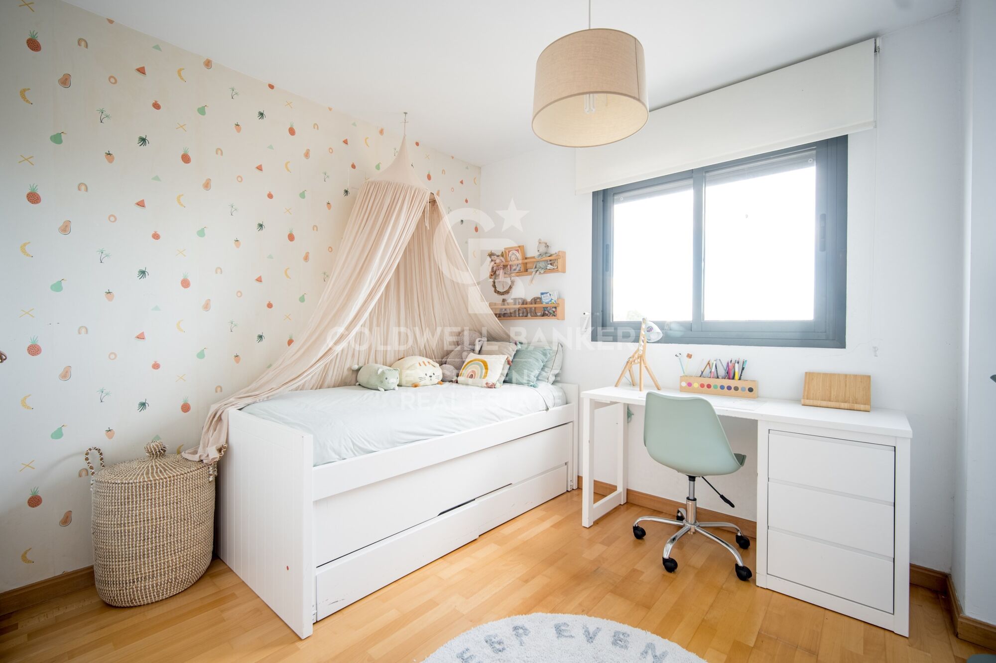 Beautiful penthouse with 20 m2 terrace, garage and storage room on Avenida del Puerto. Rental from July 1st to 31st.