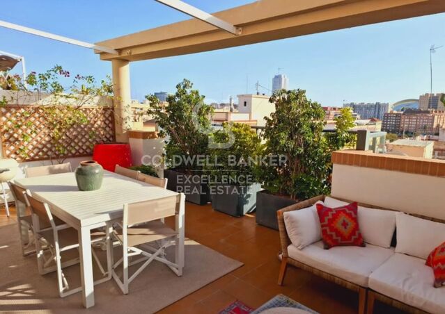Bonito ático con terraza de 20 m2, garaje y trastero en Av. del Puerto. Alquiler del 1 a 31 de julio.