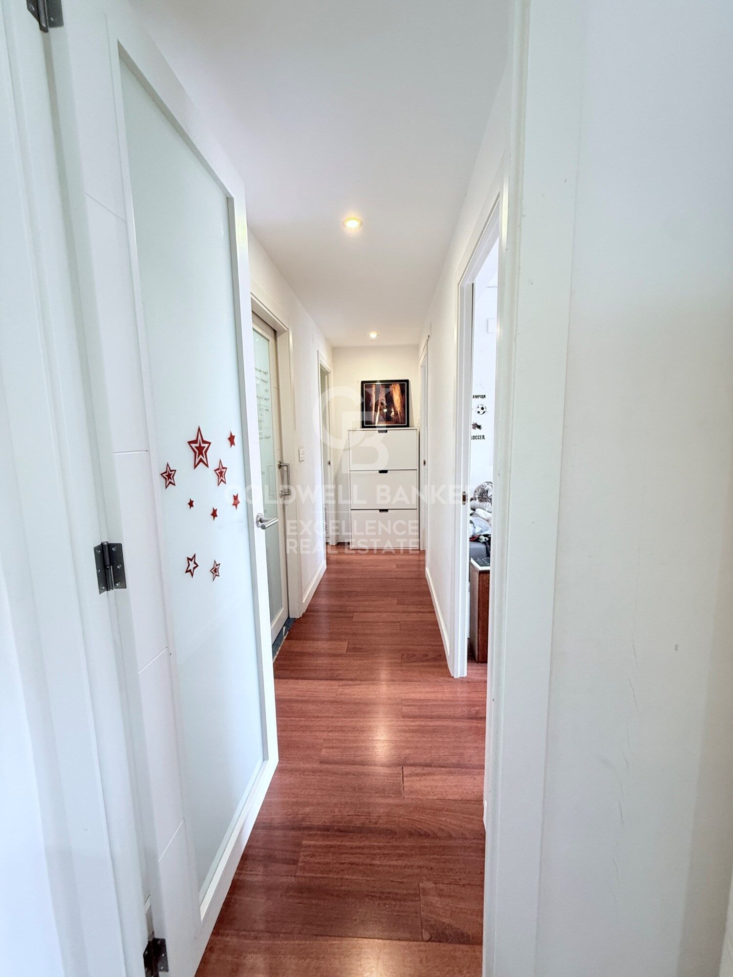 Elegant 120 m² apartment with terrace, parking space, and open views on Calle Alcácer
